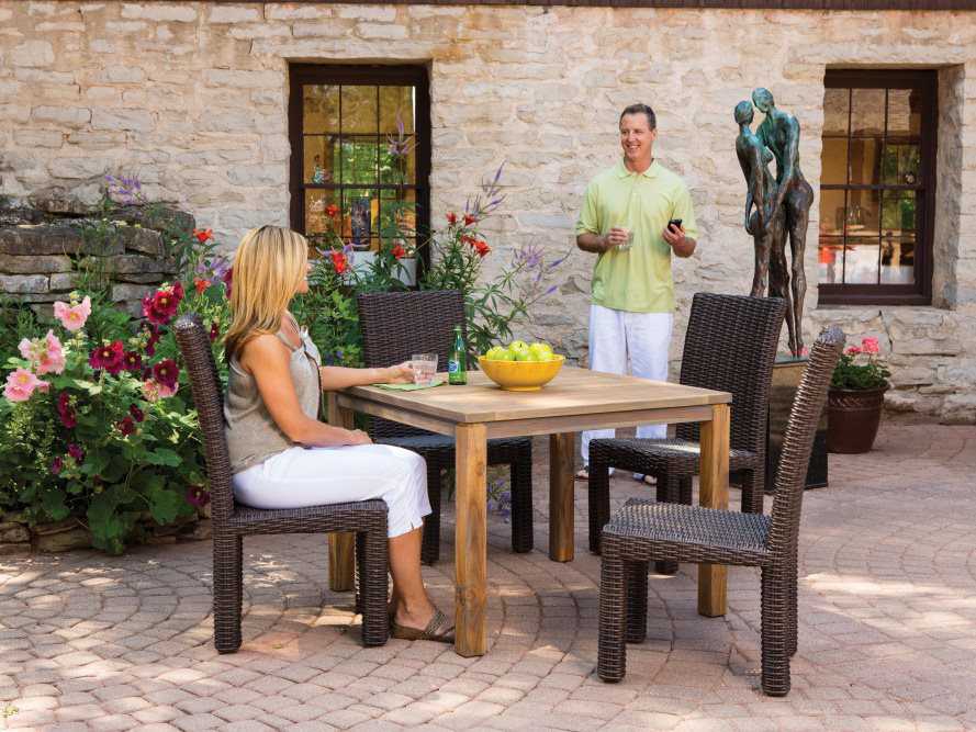 Lloyd Flanders Mesa Wicker Outdoor Dining Set