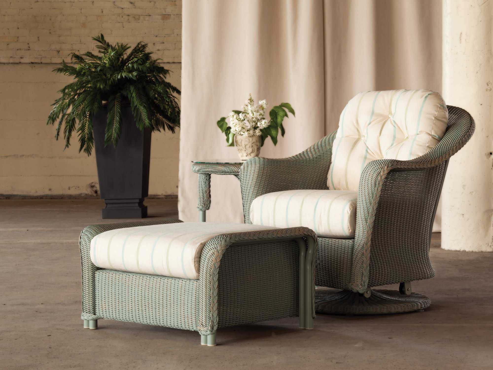 Lloyd Flanders Reflections Wicker Outdoor Lounge Set