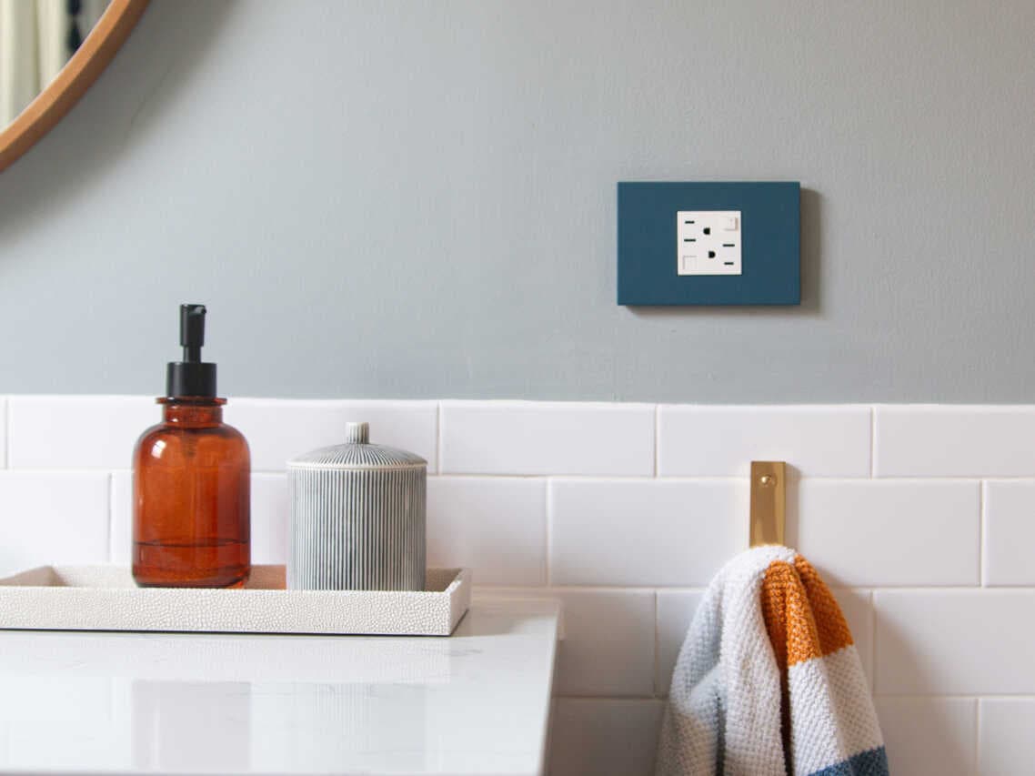 Legrand Plastics Mystic One-Gang-Plus Screwless Wall Plate with Microban