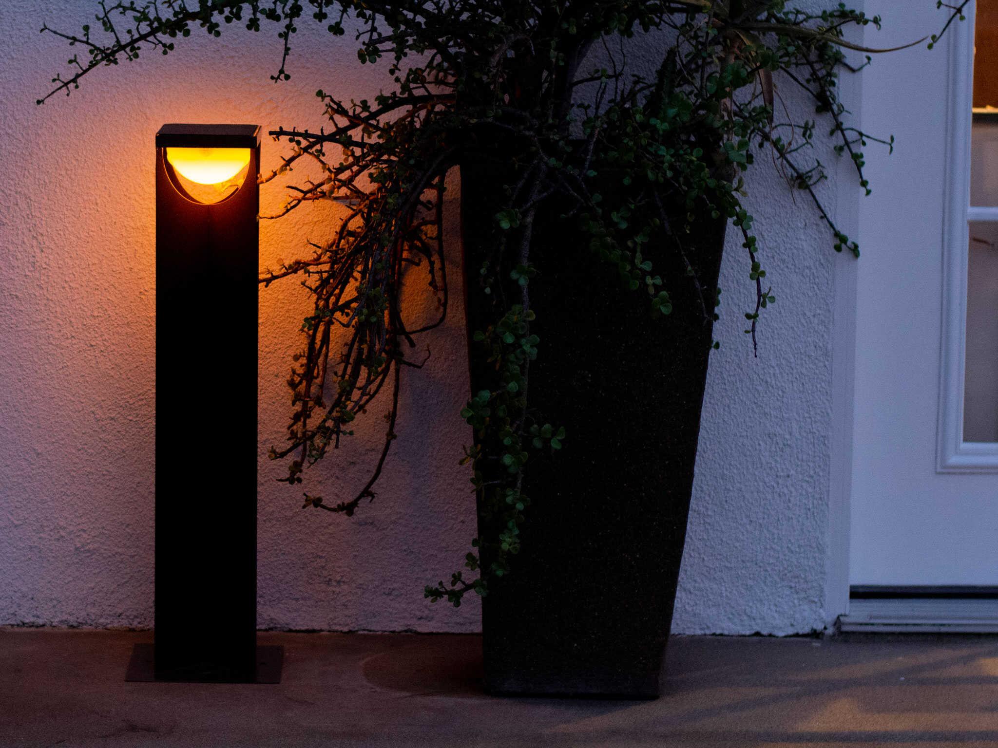 Les Jardins Flow 32-Light Outdoor Path Light