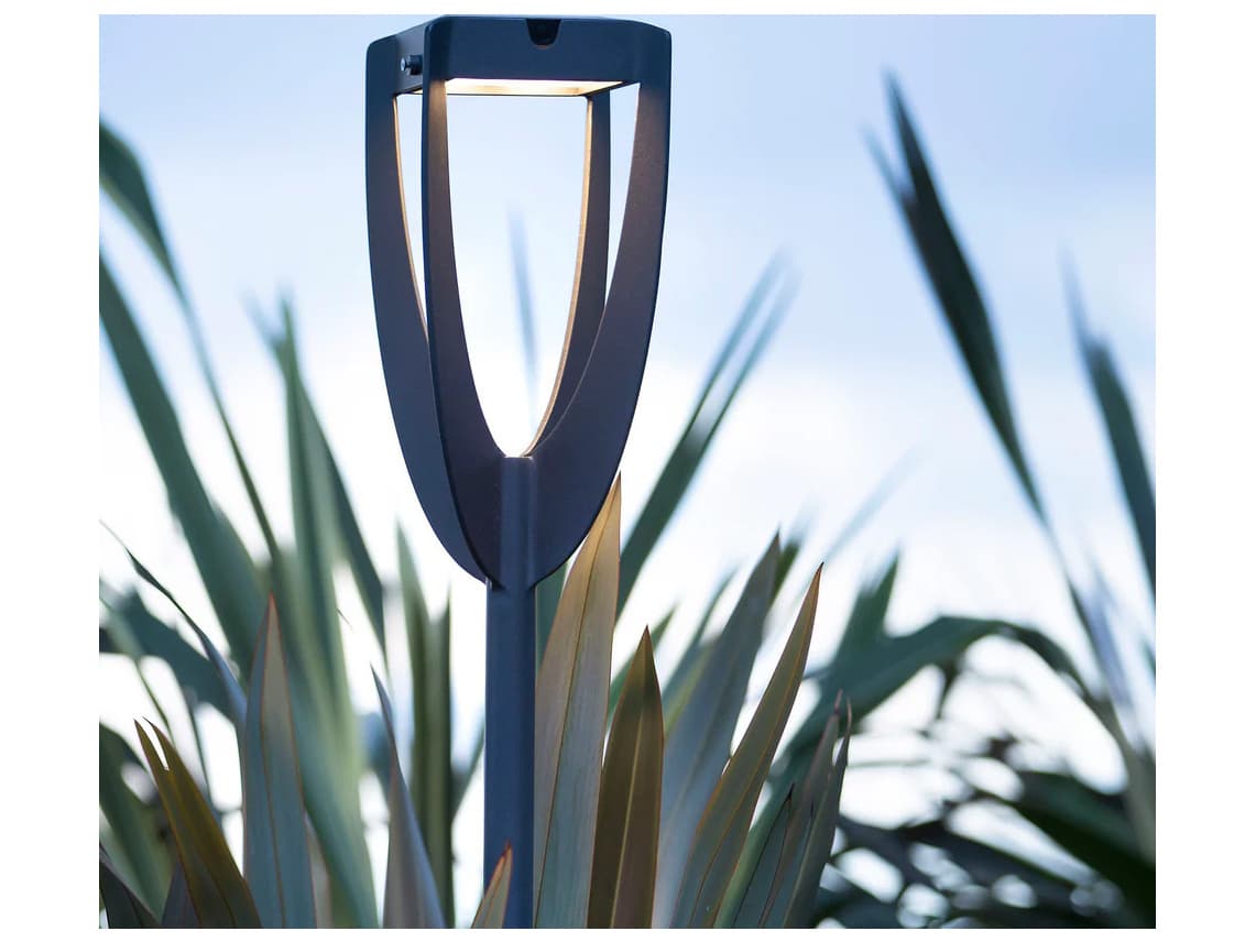 Les Jardins Tulip 10-Light Outdoor Path Light