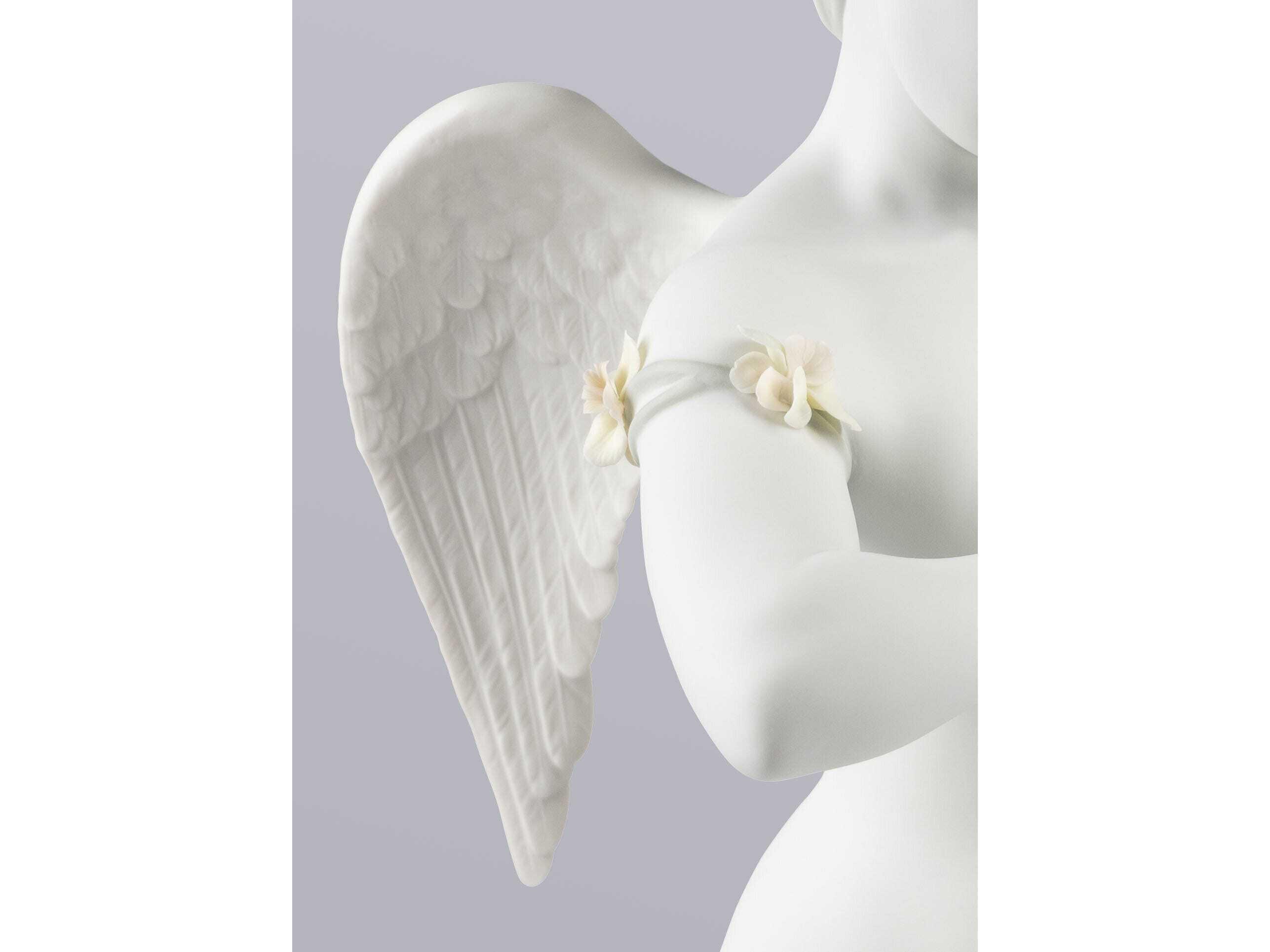 Lladro Heavenly Heart Angel Figurine