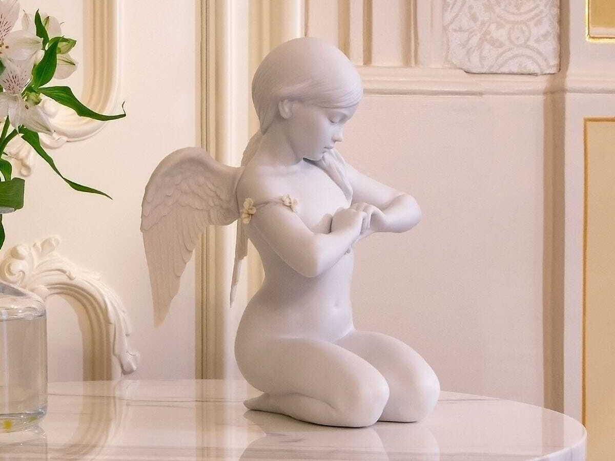 Lladro Heavenly Heart Angel Figurine
