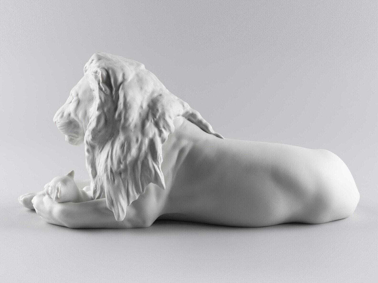 Lladro Lion with Cub Figurine