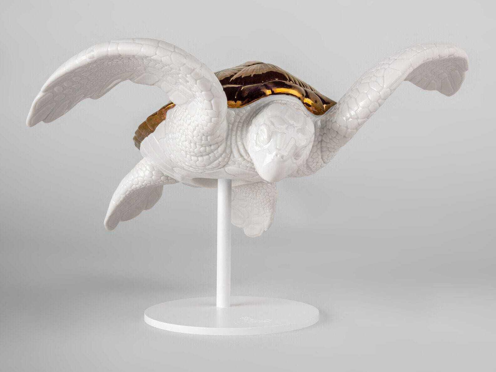 Lladro Sea Turtle-I Sculpture