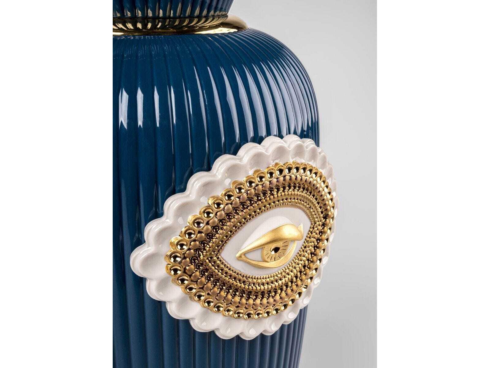 Lladro Lover's Eyes Vase