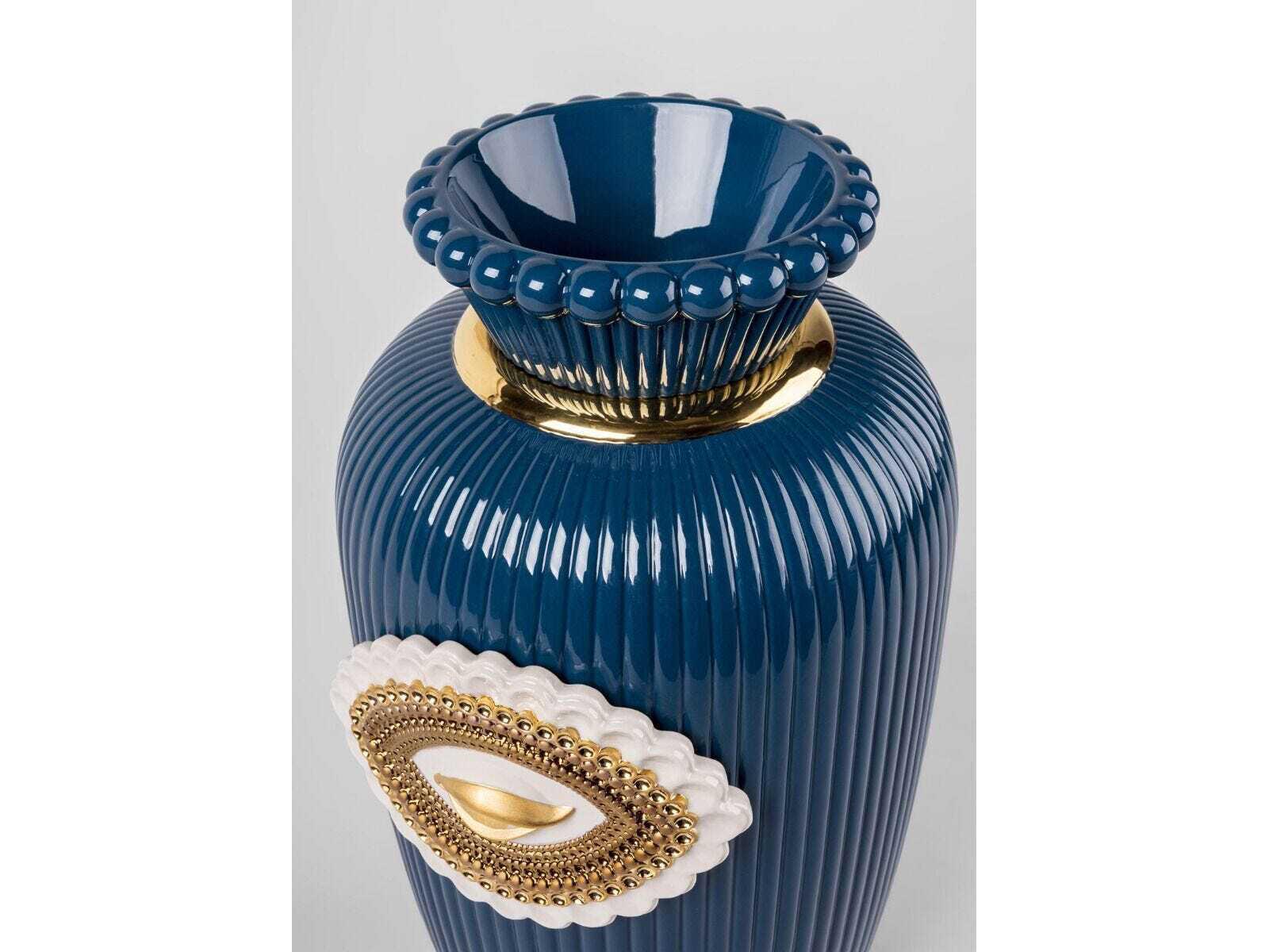 Lladro Lover's Eyes Vase