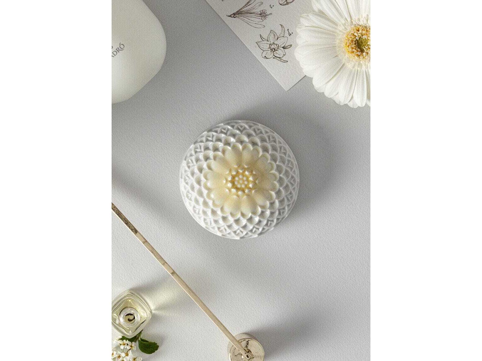 Lladro Echoes of Nature Tropical Blossoms Candle