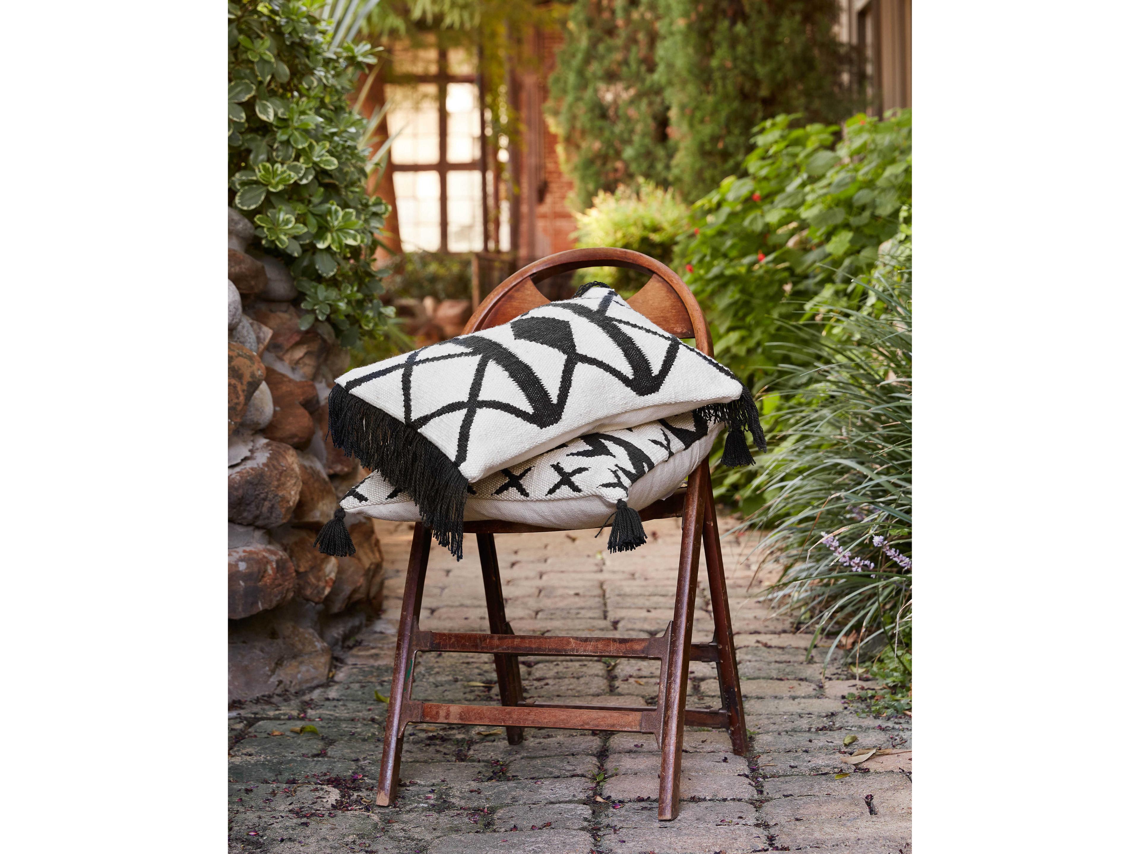 Loloi Rugs Black / Ivory Pillow