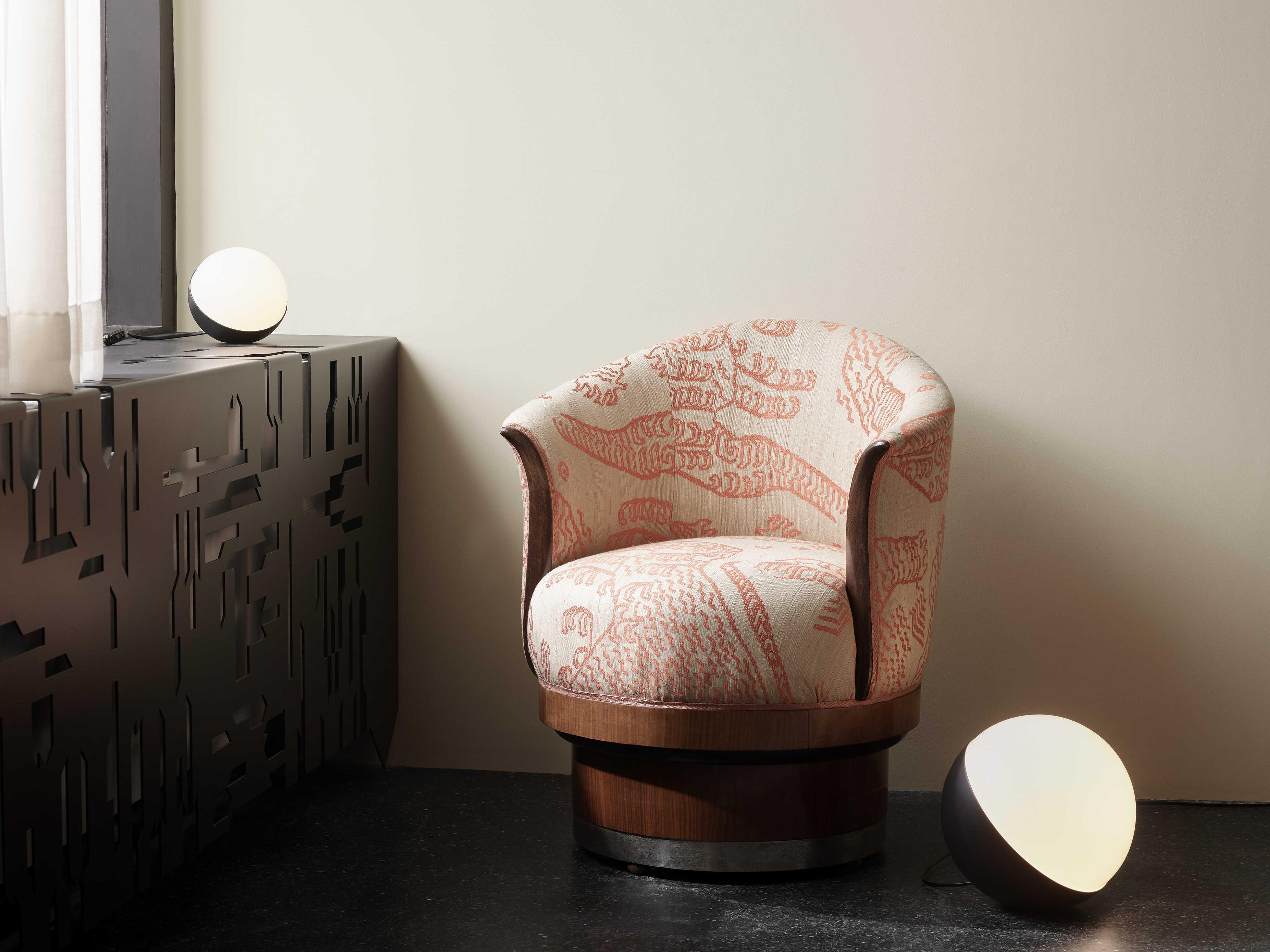 Louis Poulsen VL Studio Black Table Lamp