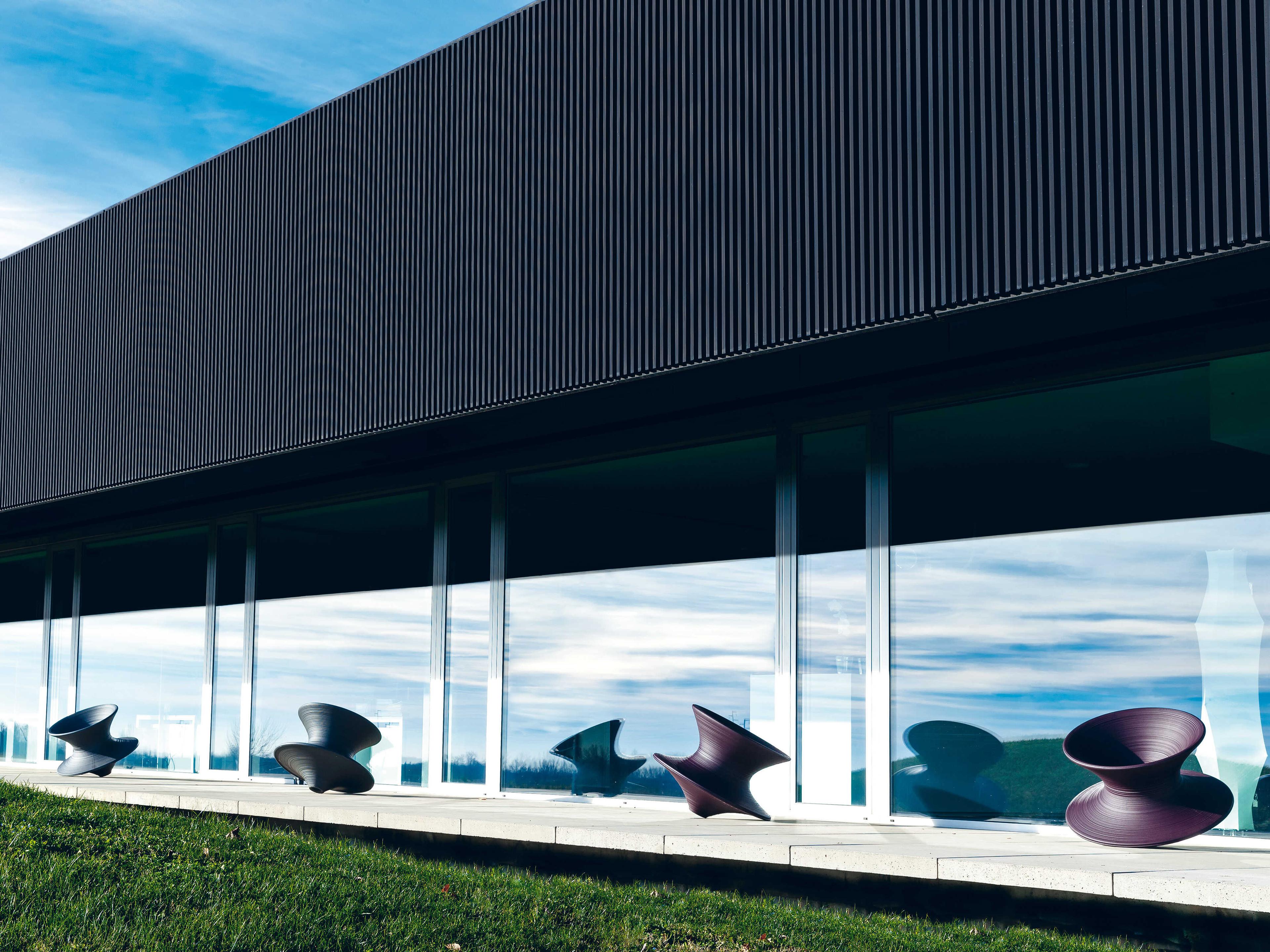 Magis Outdoor Spun Dark Purple Polypropylene Lounge Chair