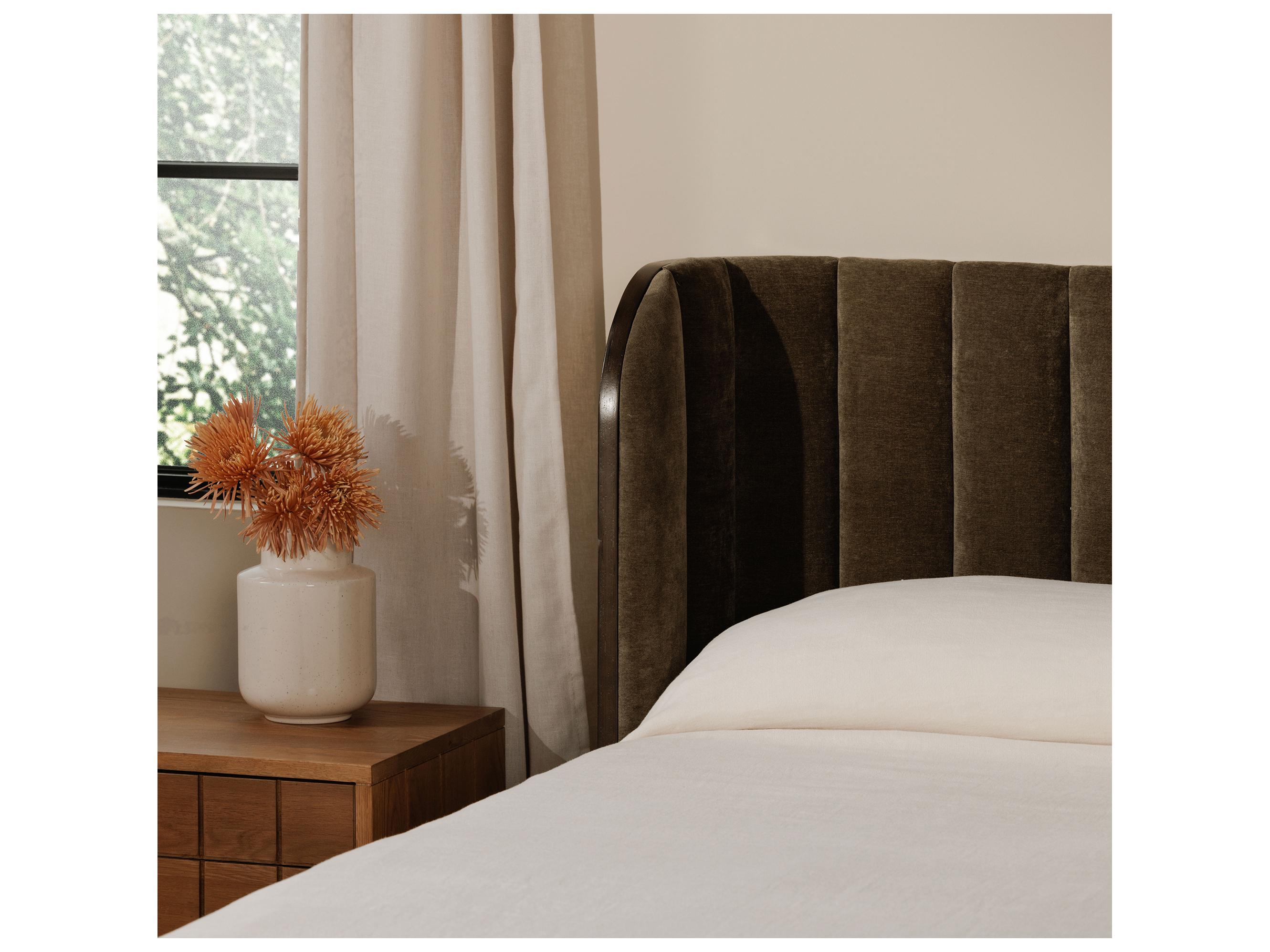 Moe's Home Scarlette Green Rubberwood Wood Queen Panel Bed