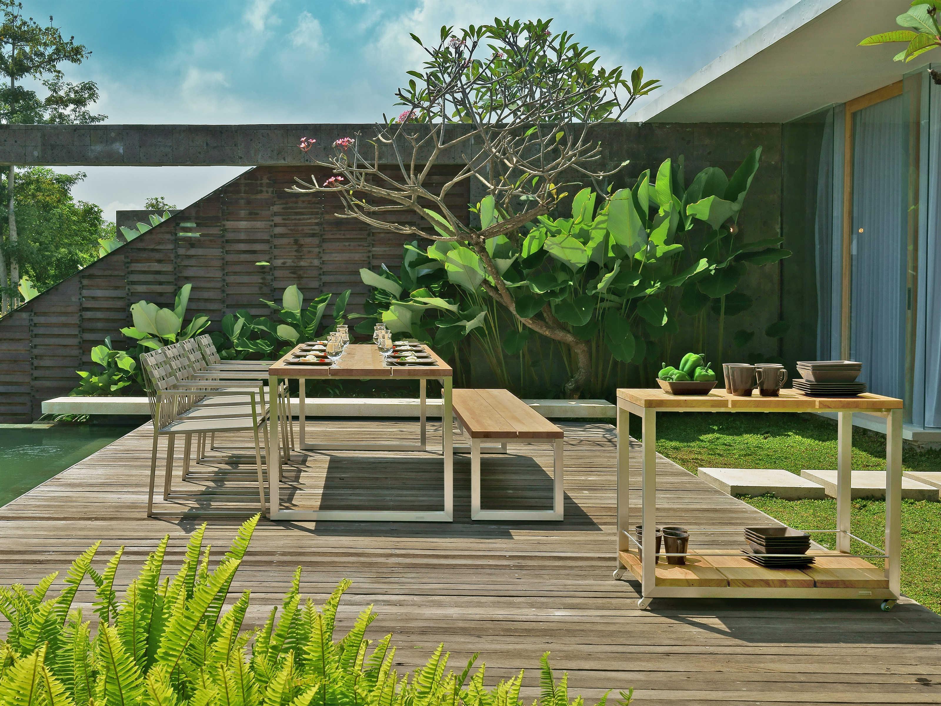 MamaGreen Oko Steel Rectangular Outdoor Dining Table