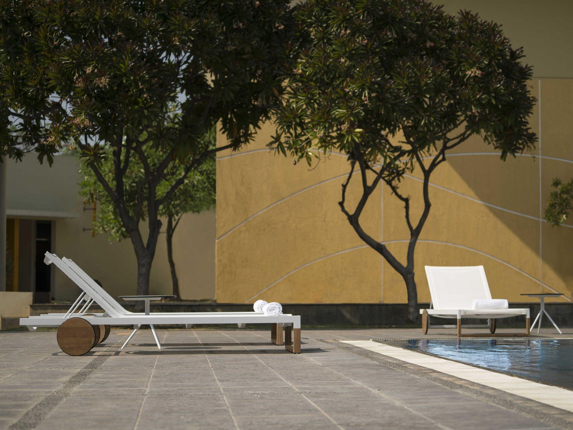 Mamagreen Ekka Teak Sling Outdoor Patio Lounge Set