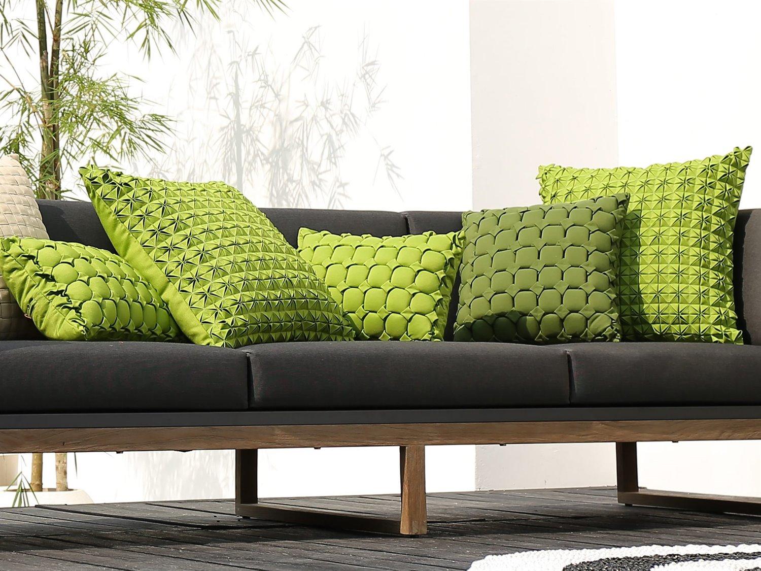 MamaGreen Bee 17.5'' Square Pillow