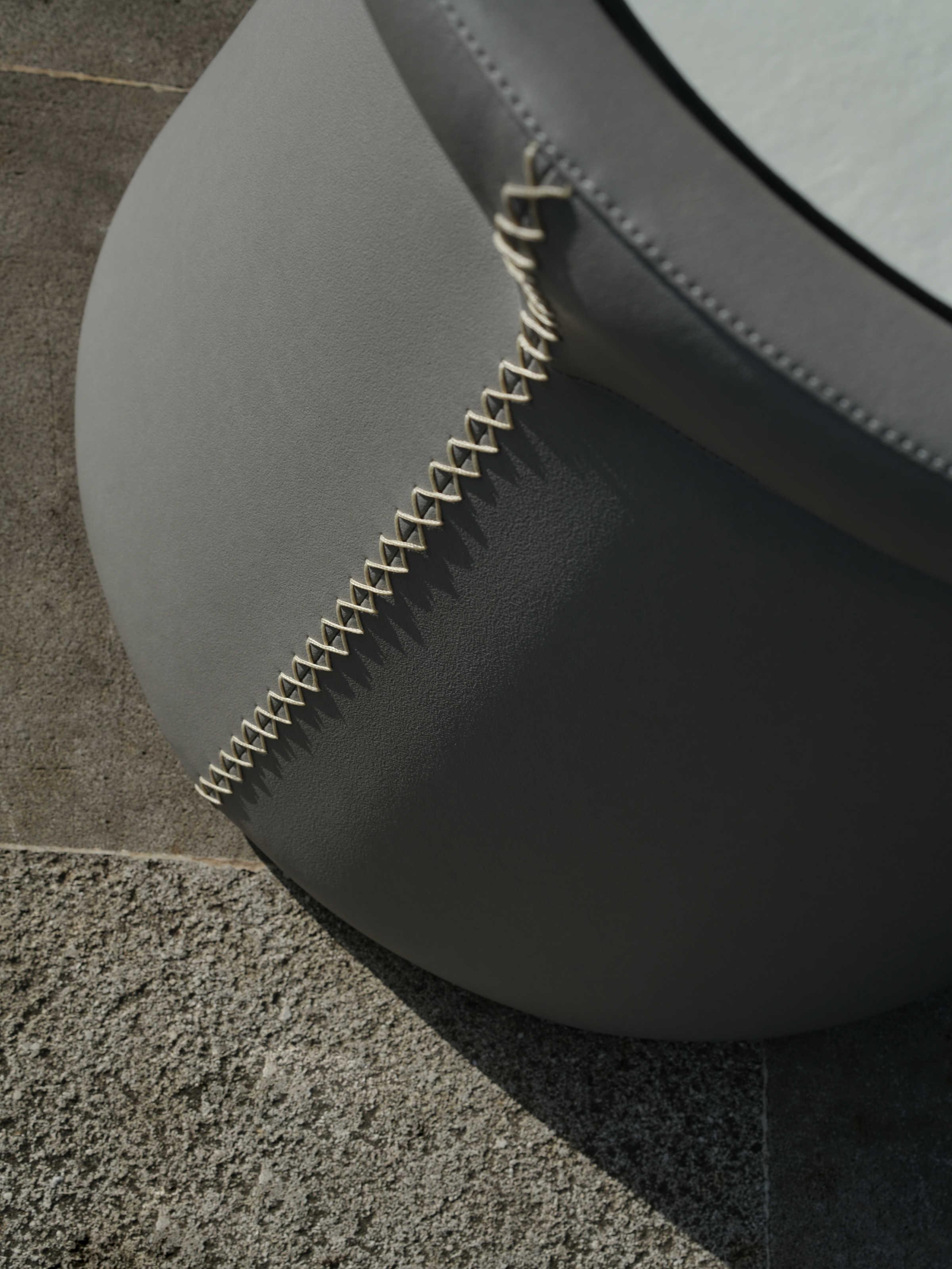 MamaGreen Stizzy Faux Leather Round Outdoor Patio End Table