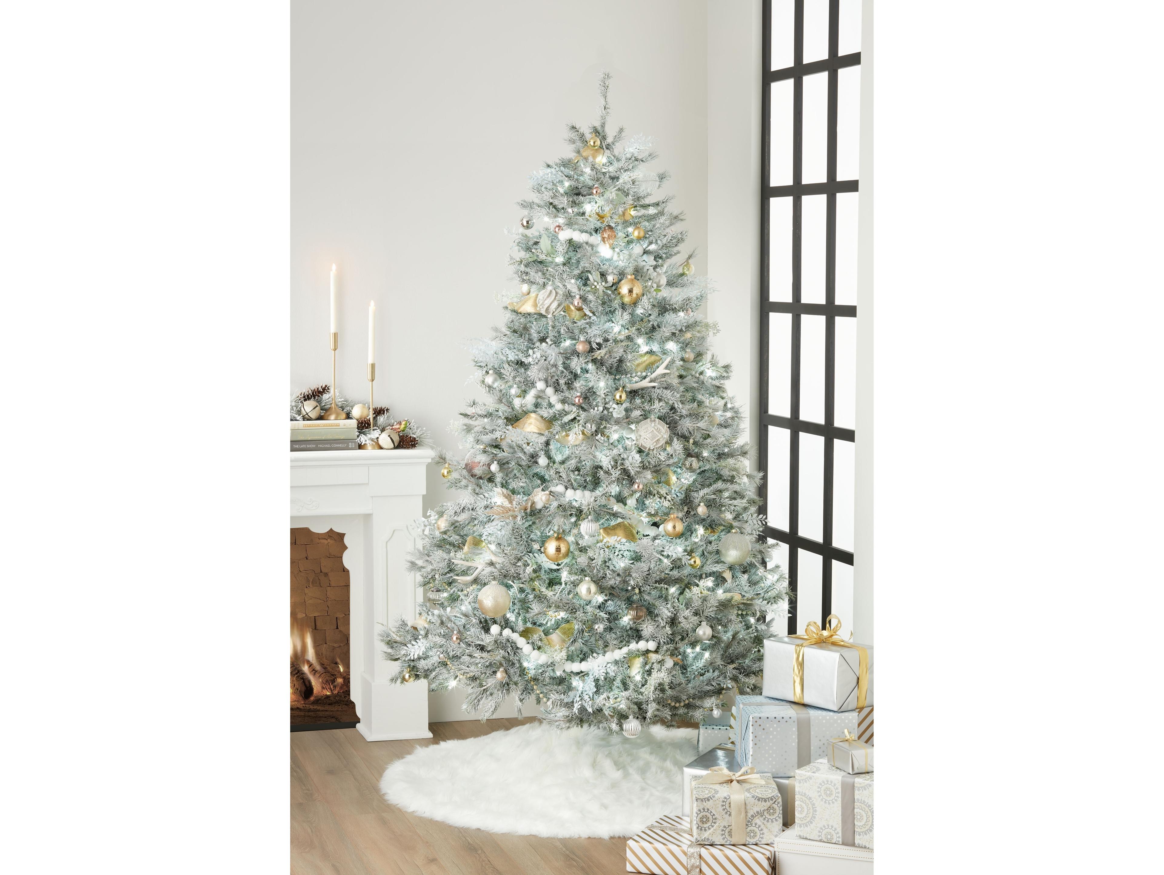 Momeni White Furry Tree Skirt