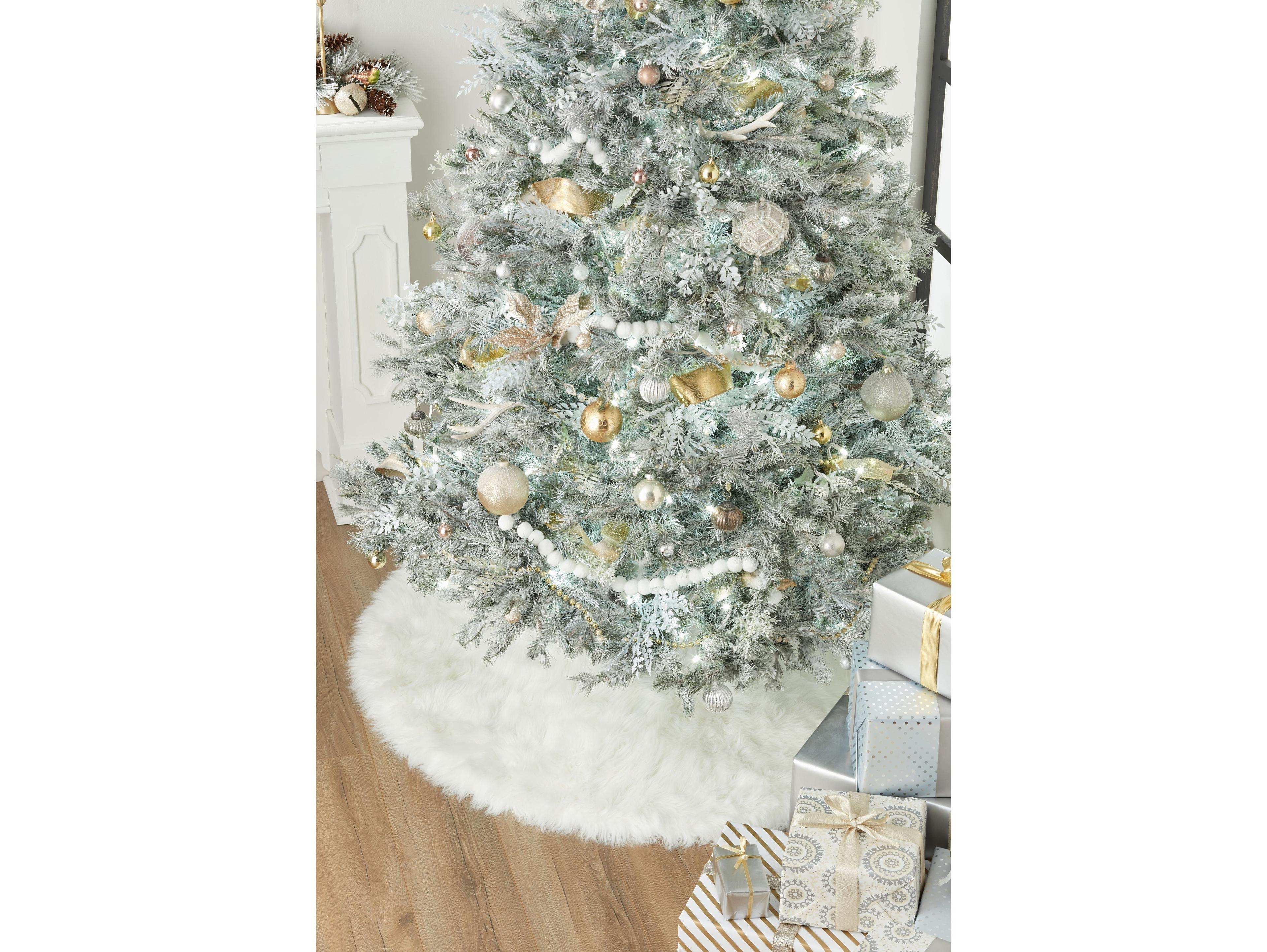 Momeni White Furry Tree Skirt