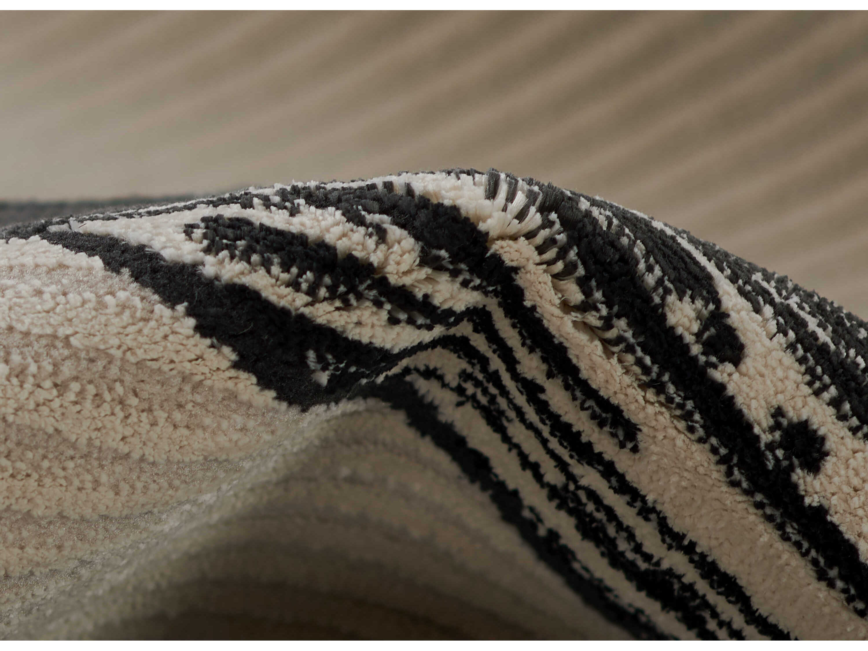 Momeni Xander Abstract Area Rug