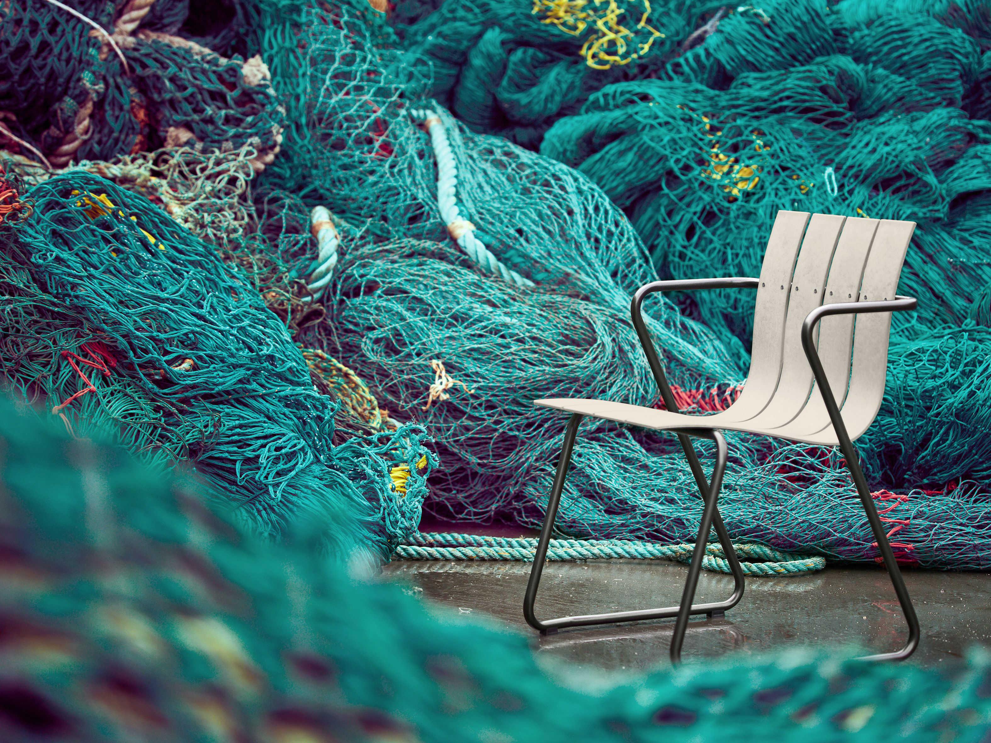 Mater Outdoor Ocean Sand / Gunmetal Recycled Plastic Dining Chair