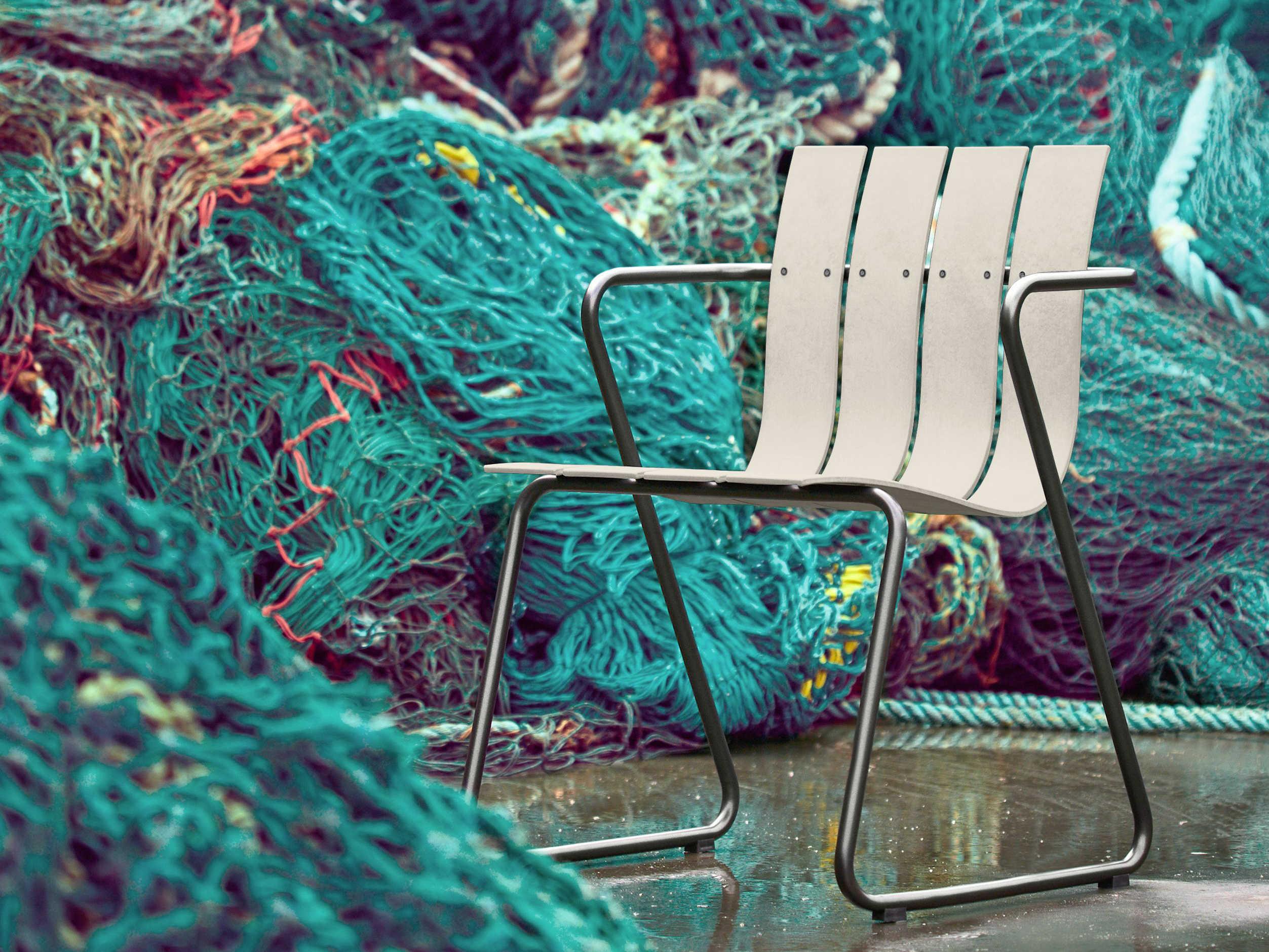 Mater Outdoor Ocean Sand / Gunmetal Recycled Plastic Dining Chair