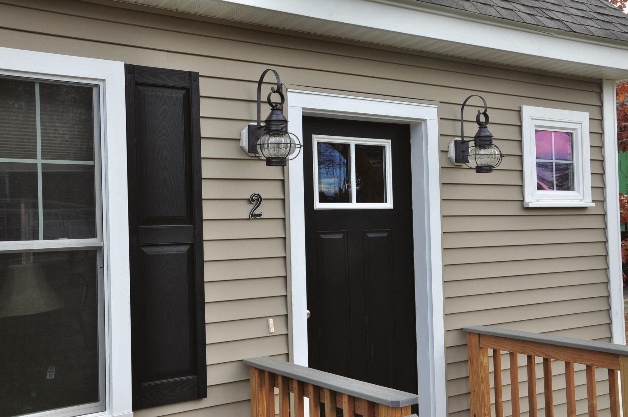 Northeast Lantern Onion Outdoor Wall Light