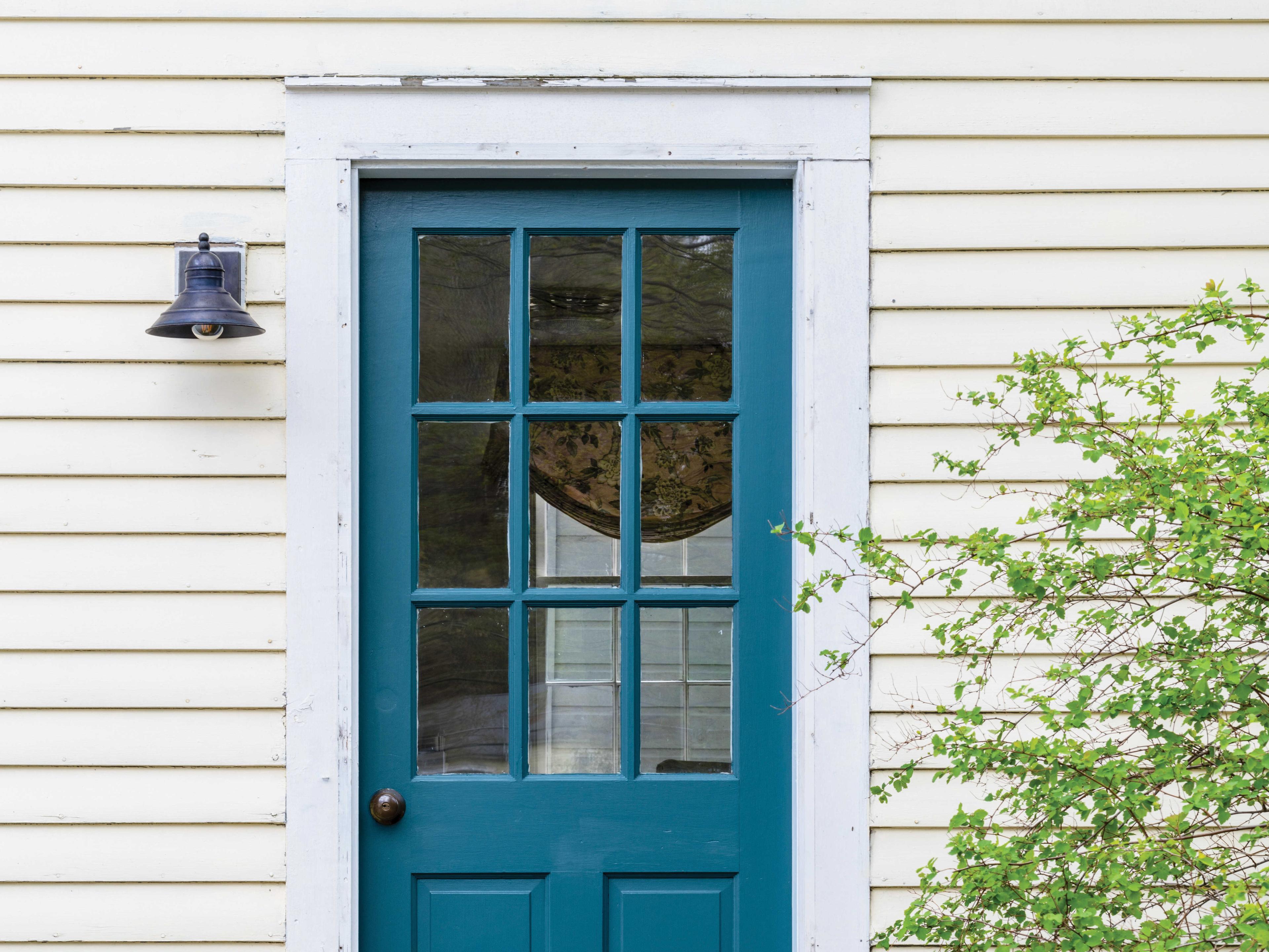 Northeast Lantern Barn 1-Light Outdoor Wall Light