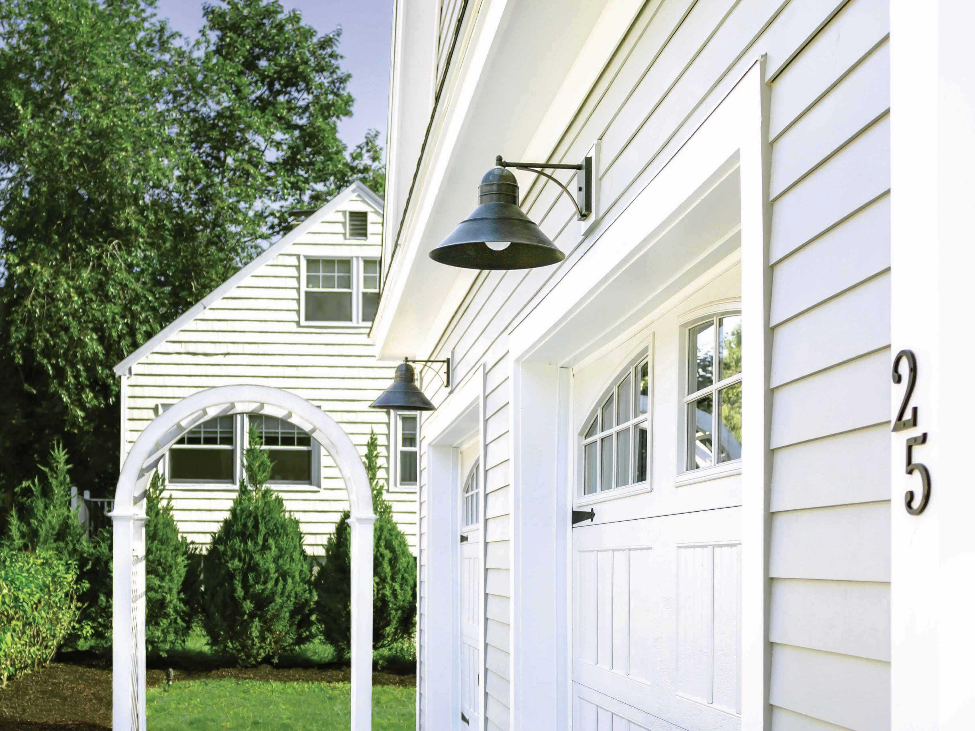 Northeast Lantern Barn 1-Light Outdoor Wall Light