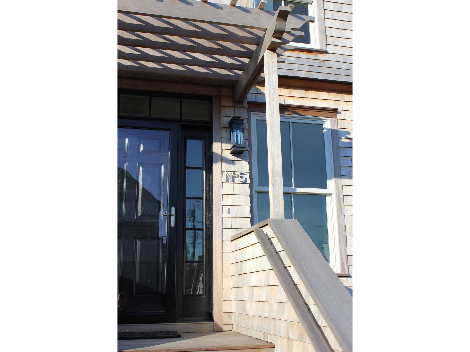 Northeast Lantern Empire 1-Light Outdoor Wall Light