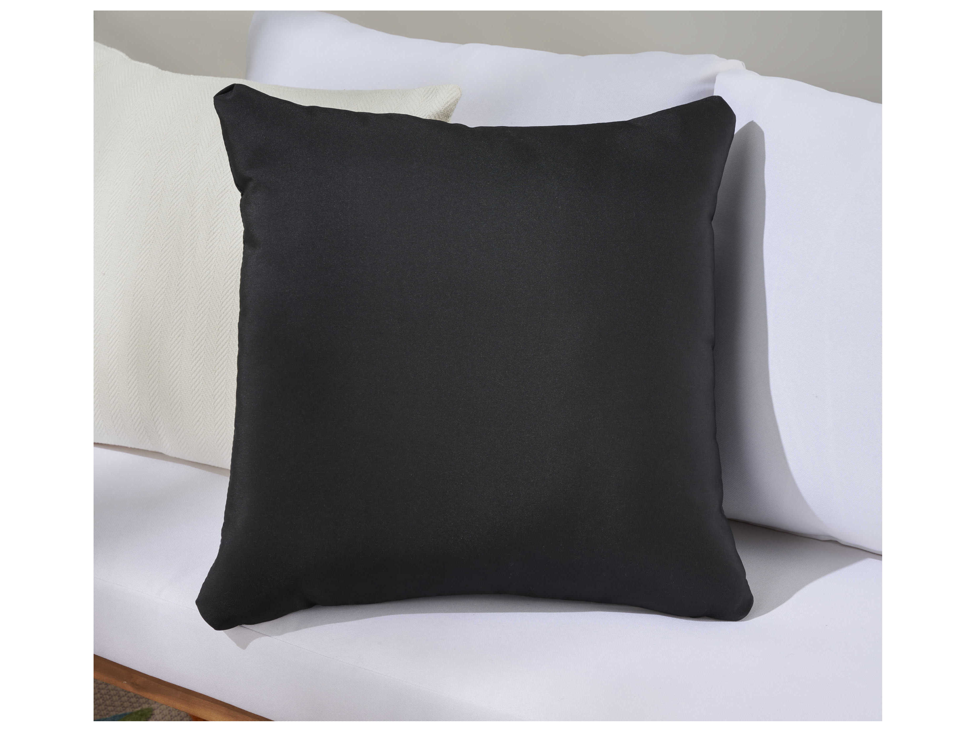 Nourison Mina Victory Aloha Black 20" x 20" Pillow