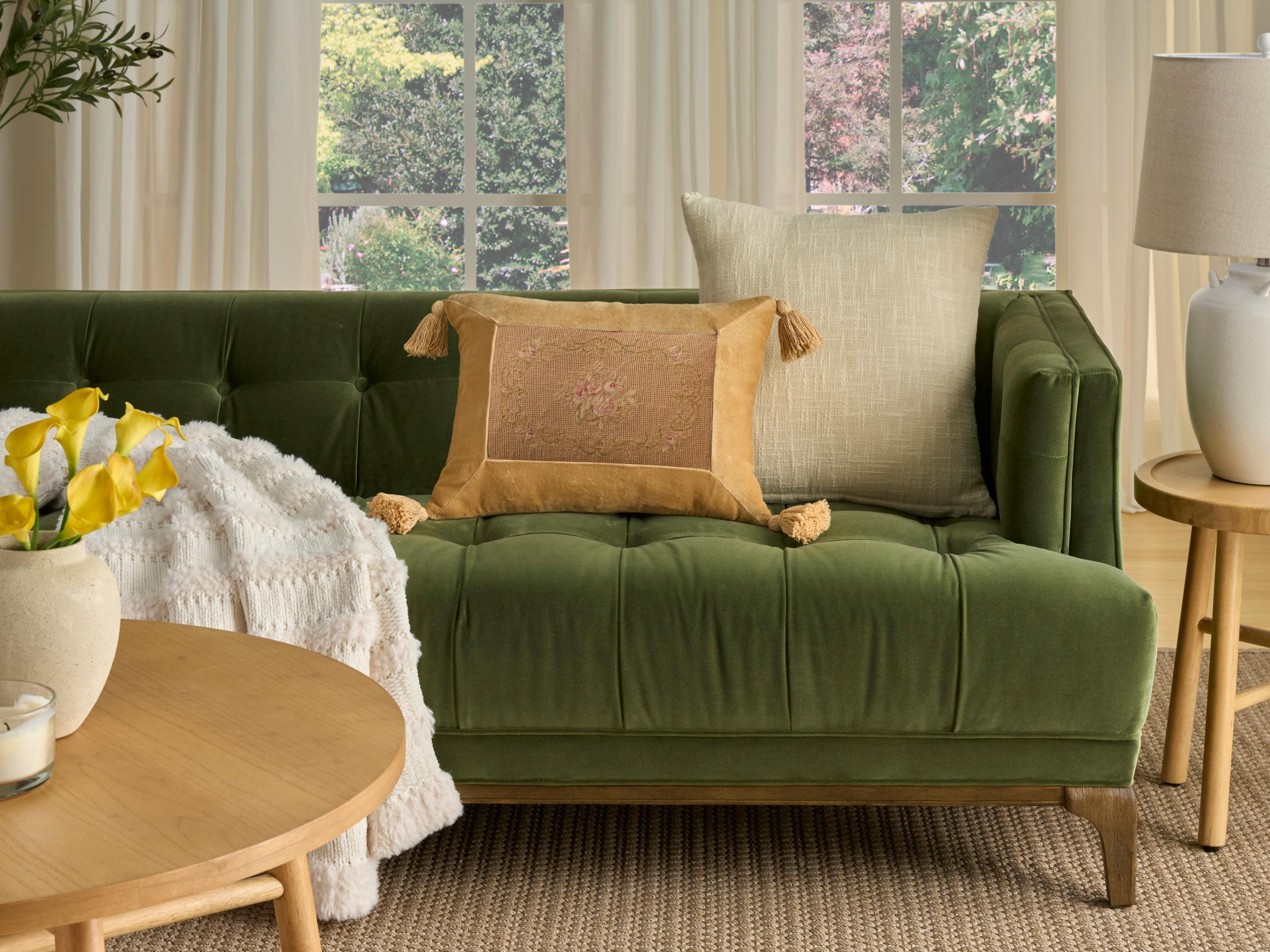 Nourison Mina Victory Vintage Oval Floral Border 14" x 18" Blush Pillow