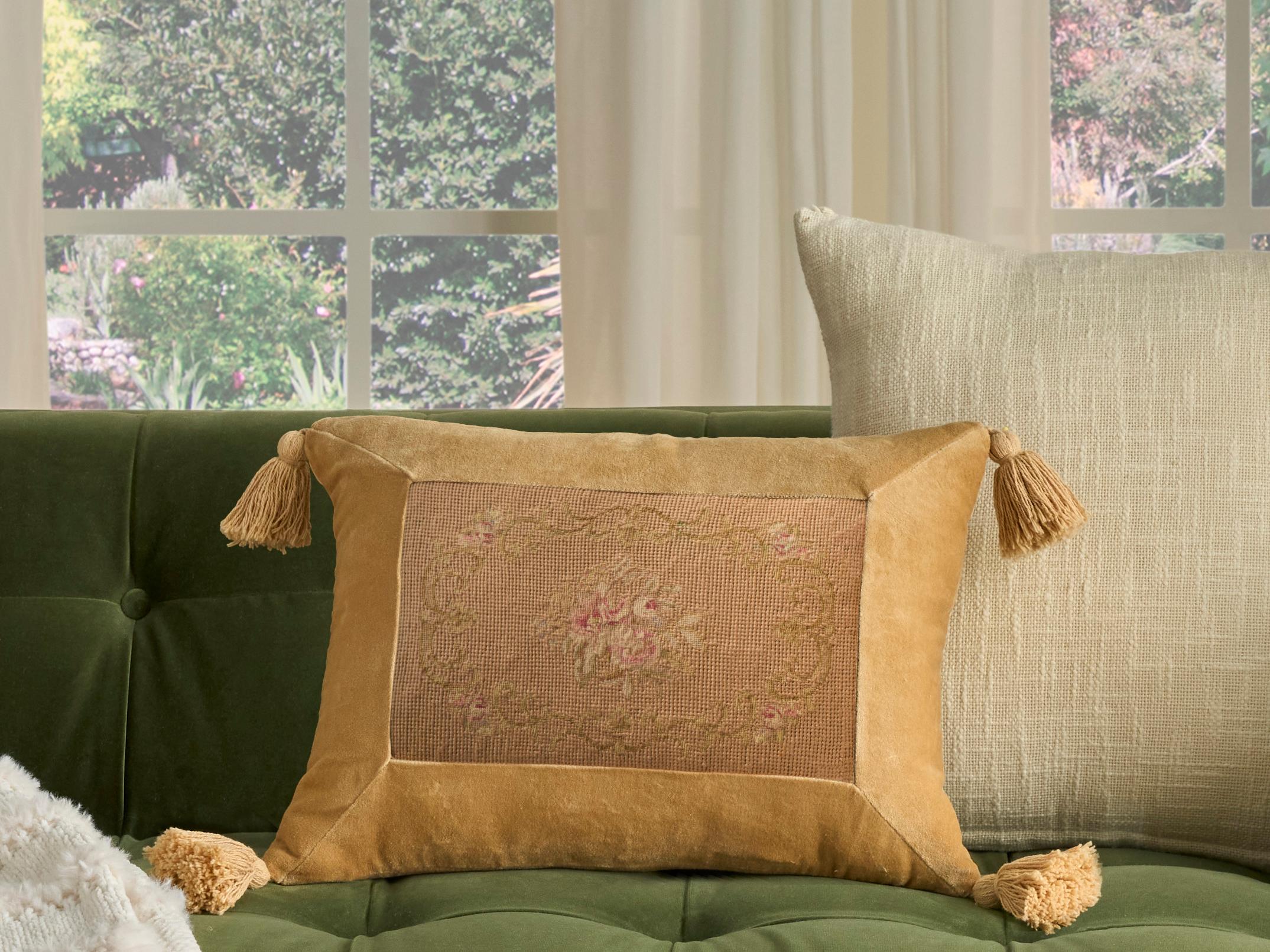 Nourison Mina Victory Vintage Oval Floral Border 14" x 18" Blush Pillow