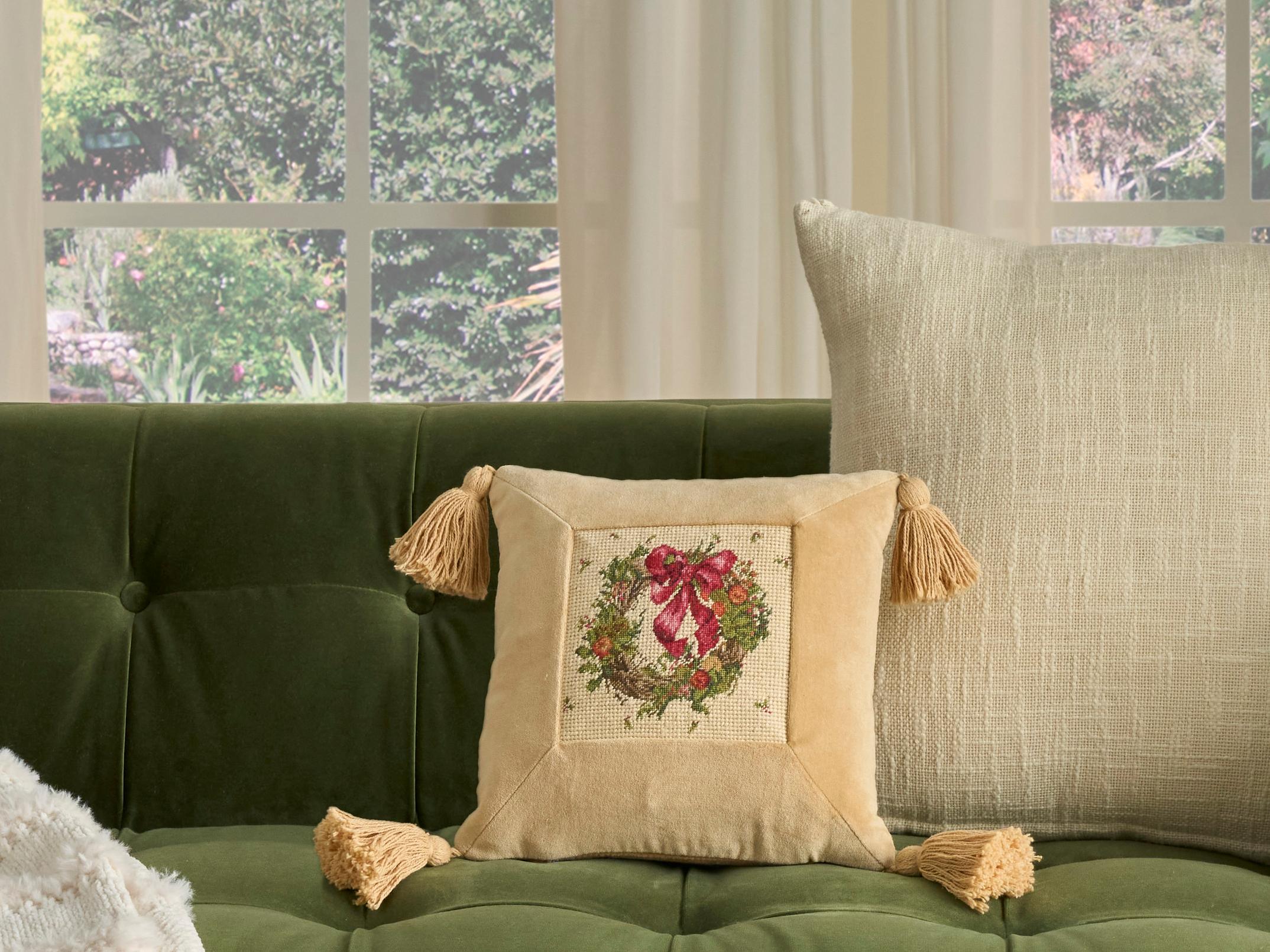 Nourison Mina Victory Vintage Wreath 12" x 12" Ivory Pillow