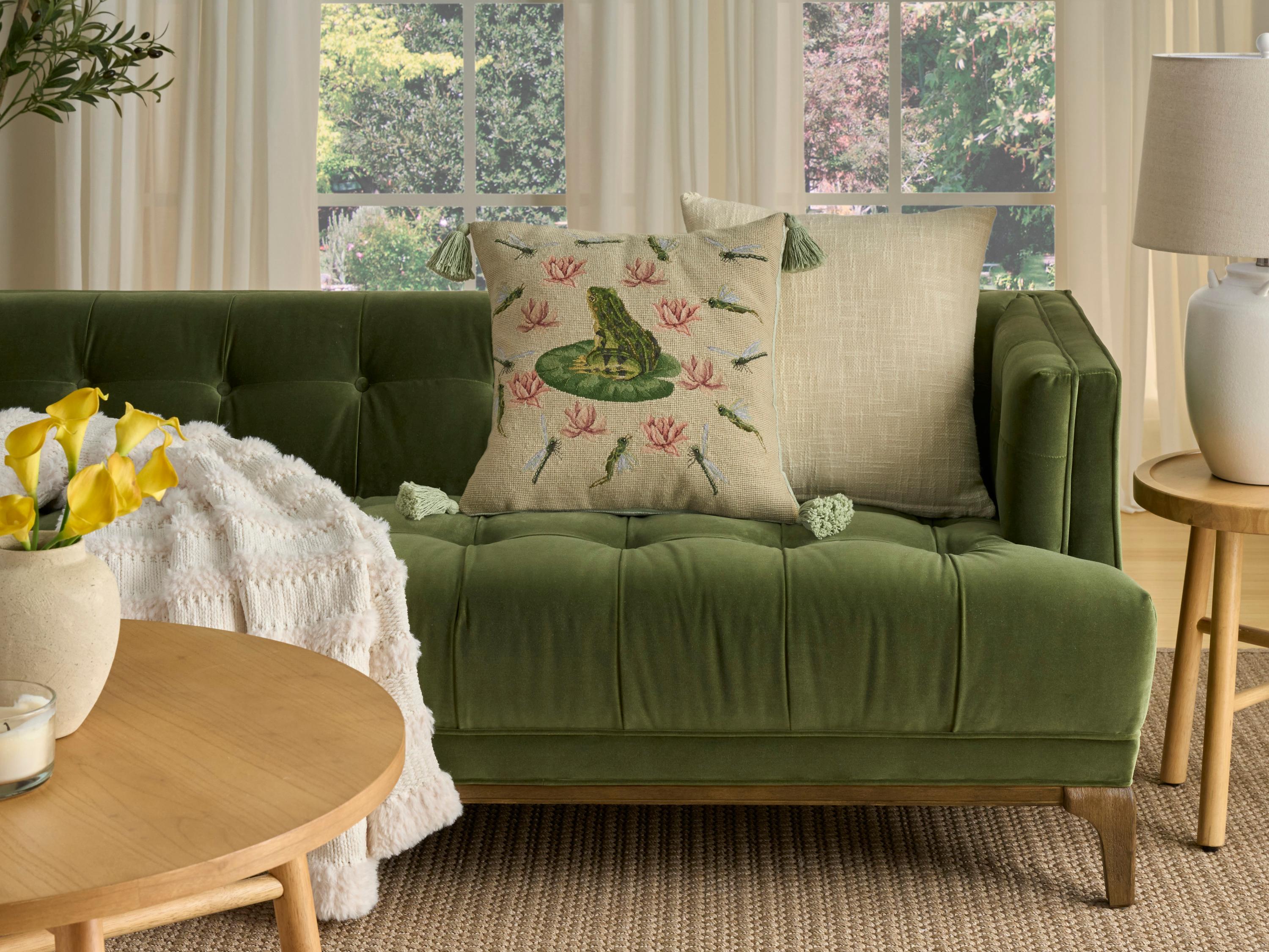 Nourison Mina Victory Vintage Frog 18" x 18" Seafoam Pillow