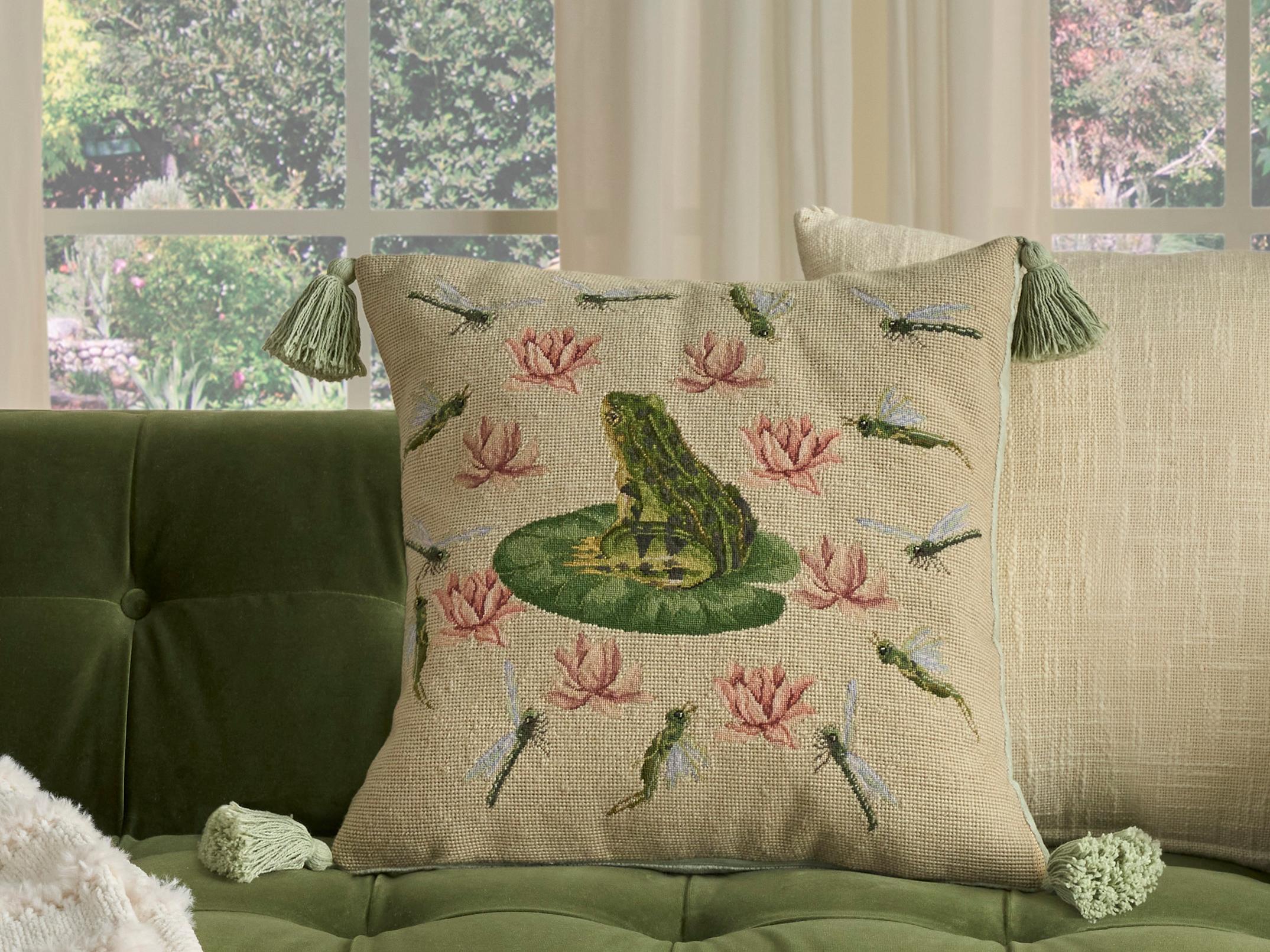 Nourison Mina Victory Vintage Frog 18" x 18" Seafoam Pillow