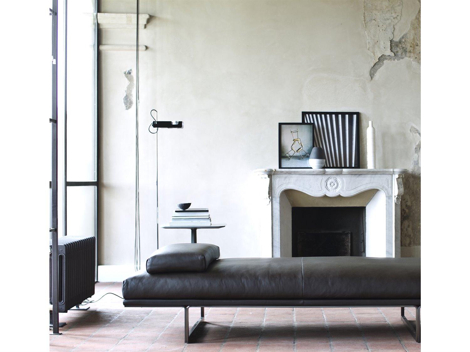 Oluce Spider Lacquered Black Steel Floor Lamp