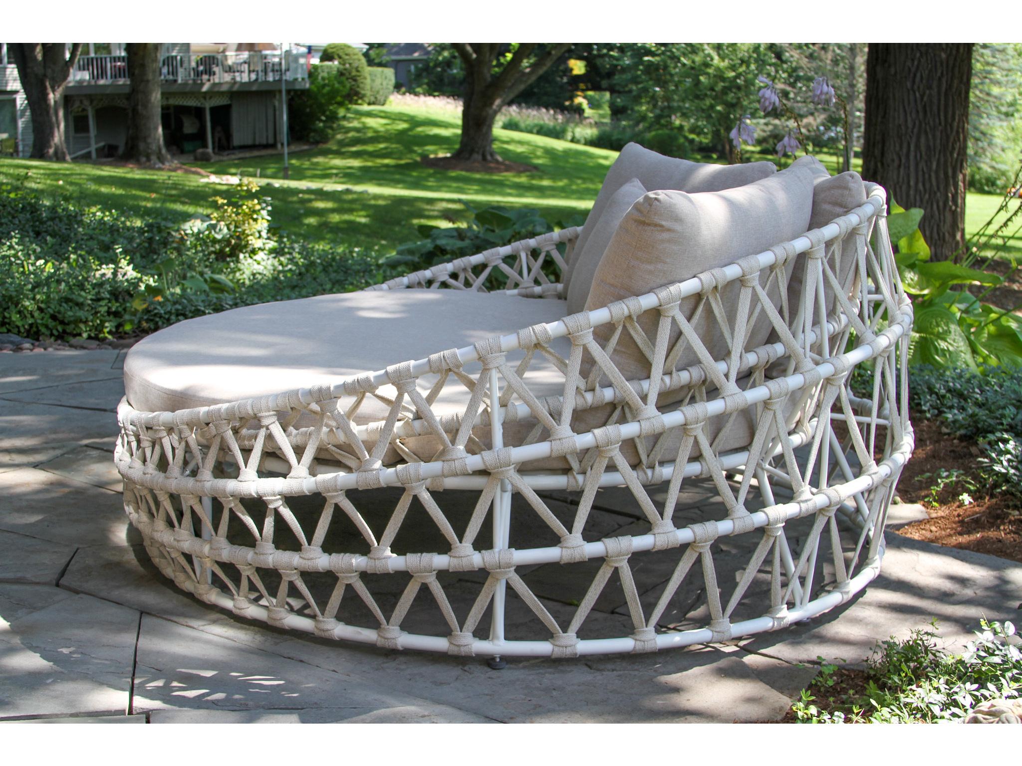 Outdoor Interiors Linen Rope Daybed w 5 Throw Pillows, 68" Dia.