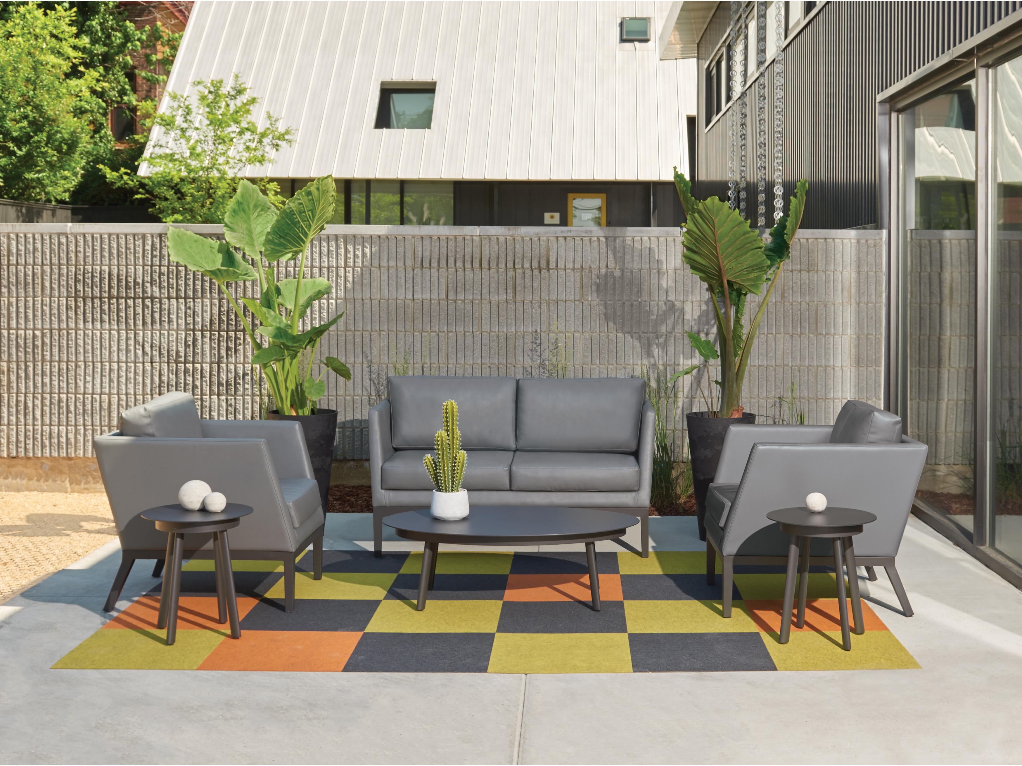 Oxford Garden Eiland Aluminum Carbon Oval Patio Coffee Table