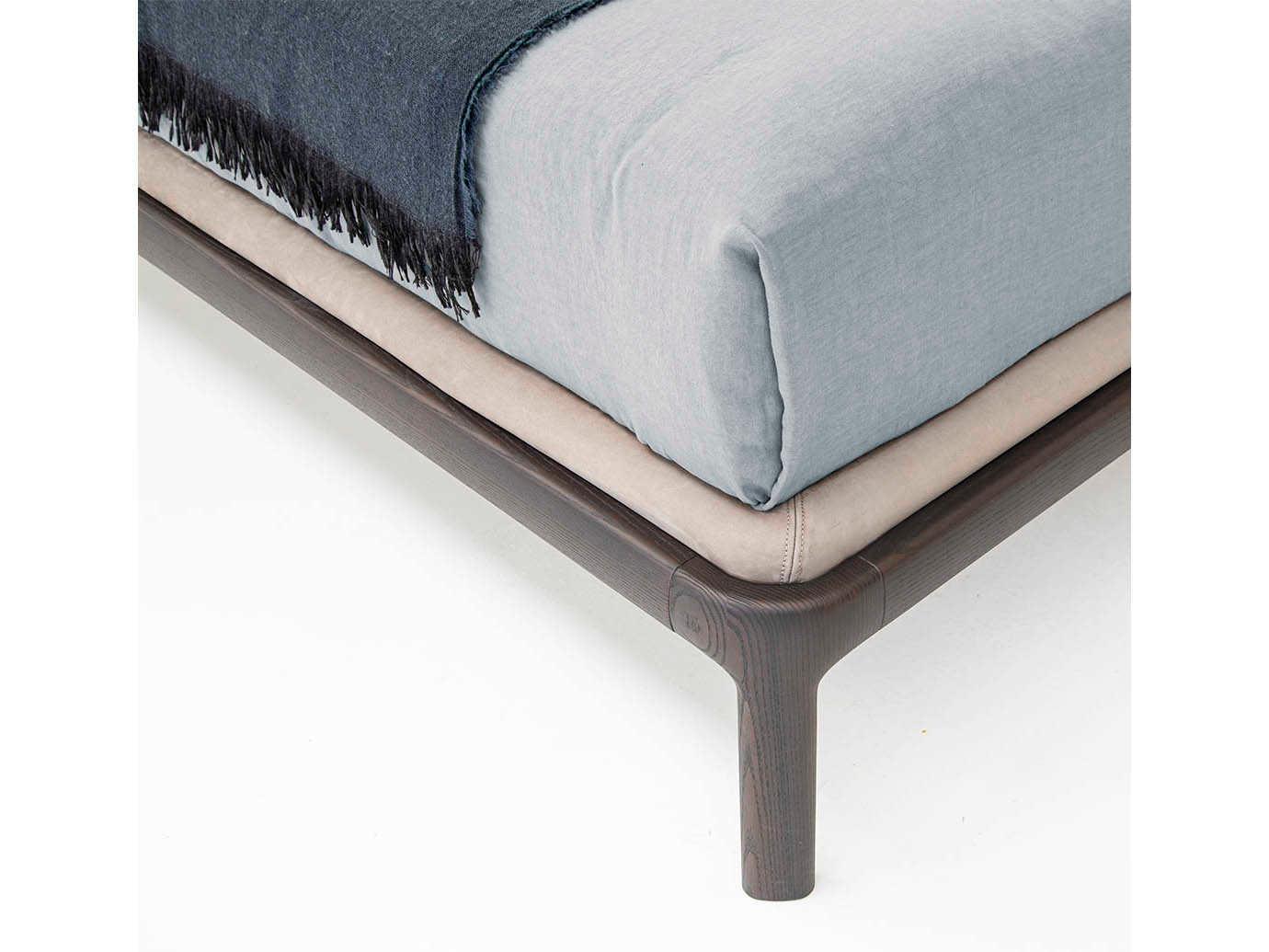 Pianca Fushimi Beige Solid Wood Upholstered King Platform Bed