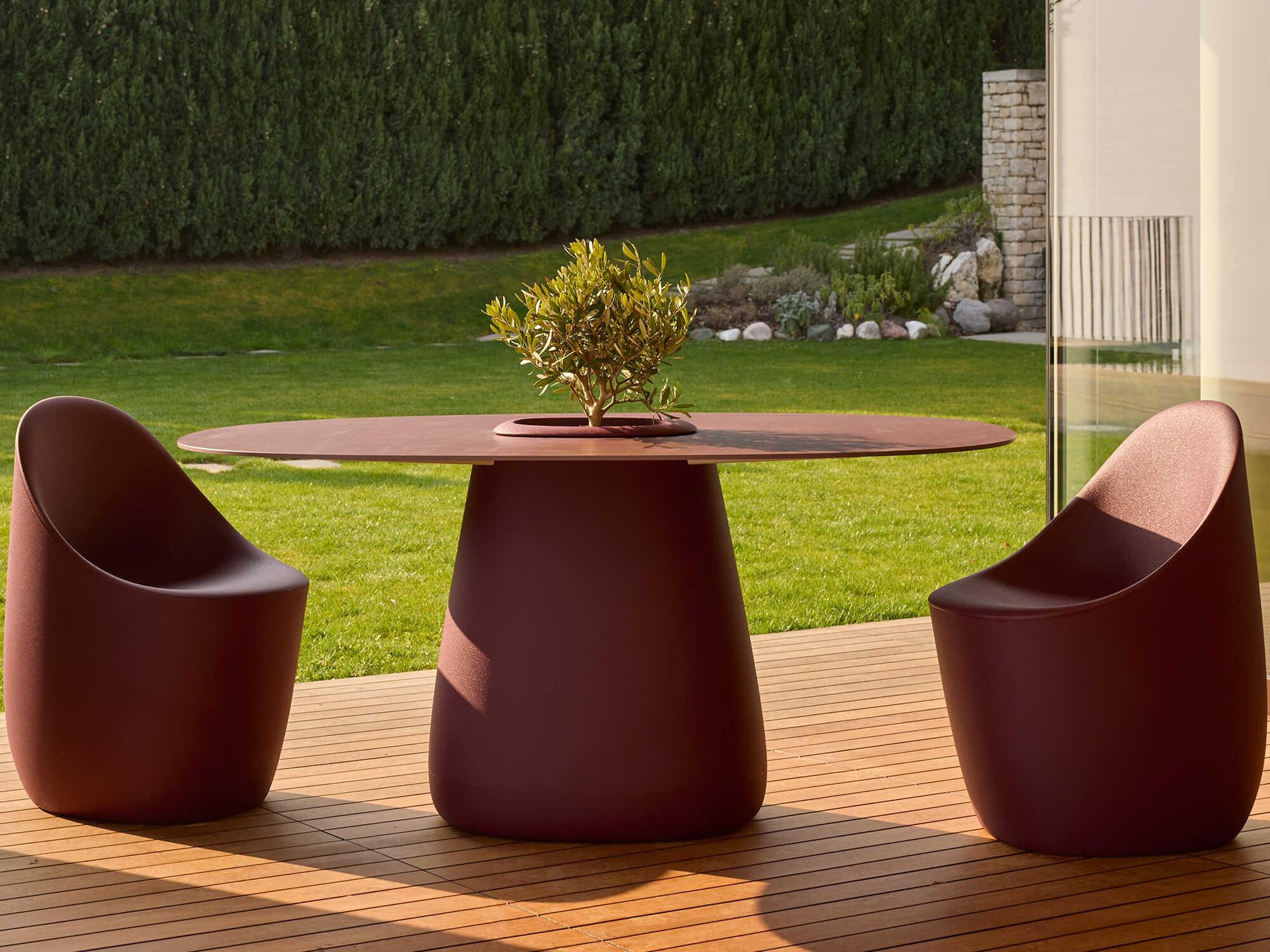 Qeeboo Outdoor Cobble Indian Red Recycled Plastic Oval Dining Table