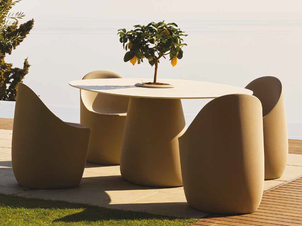 Qeeboo Outdoor Cobble Ottawa Recycled Plastic Dining Set