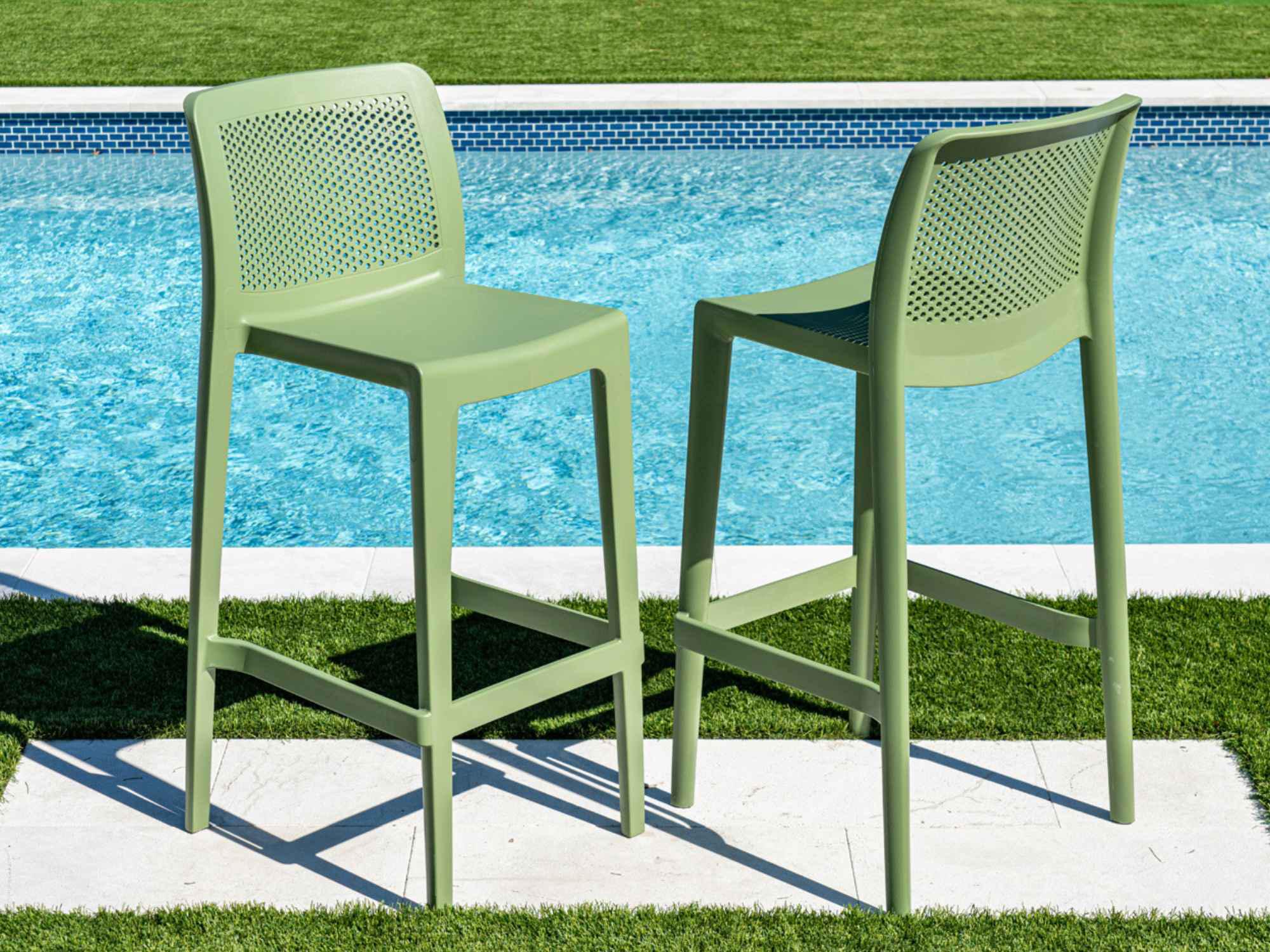 Rainbow Outdoor Lisa Green Polypropylene Bar Stool