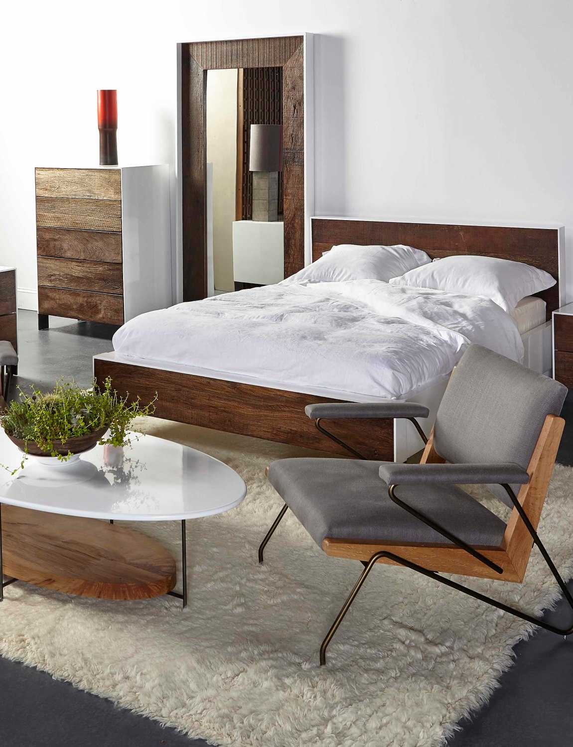 Sonder Living Cardosa 4-Drawers White Acacia Wood Double Dresser