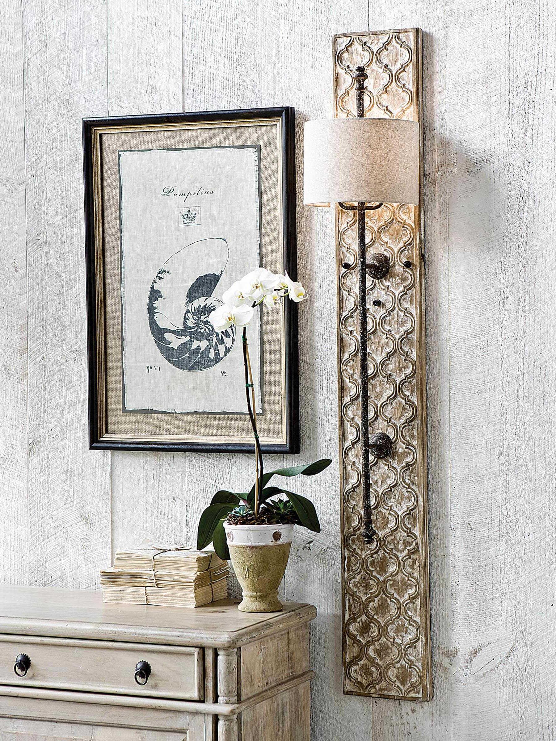 Regina Andrew Accent 2-Light Distressed Gold Wall Sconce