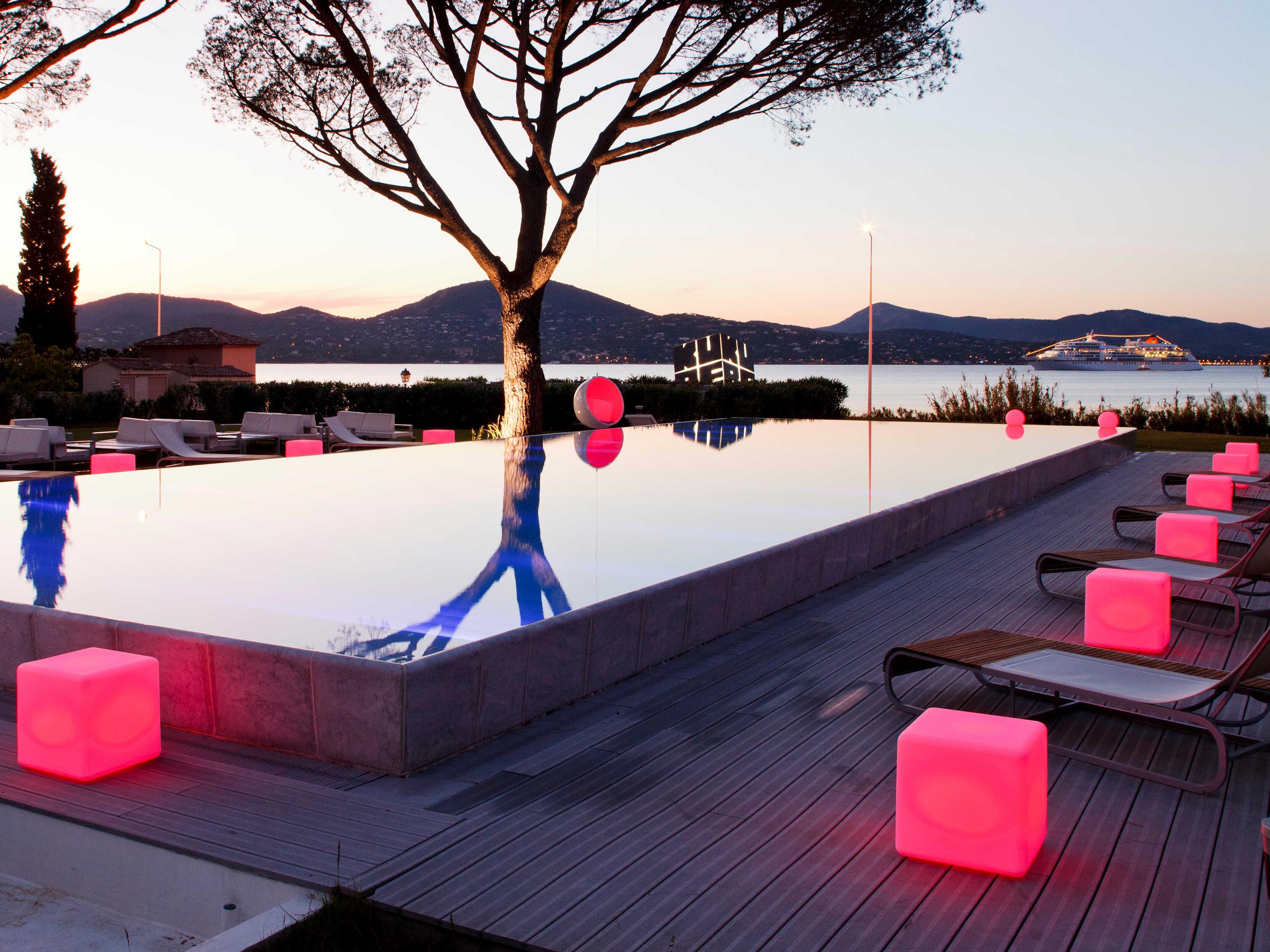 Smart & Green Original Cube Bluetooth Outdoor LED Light