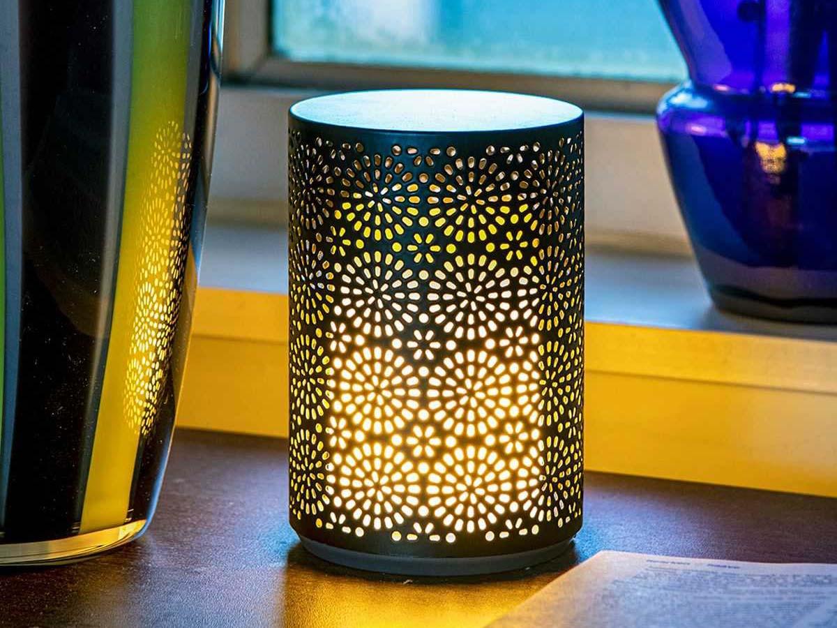 Smart & Green Dancing Flame Matte Black LED Table Lamp