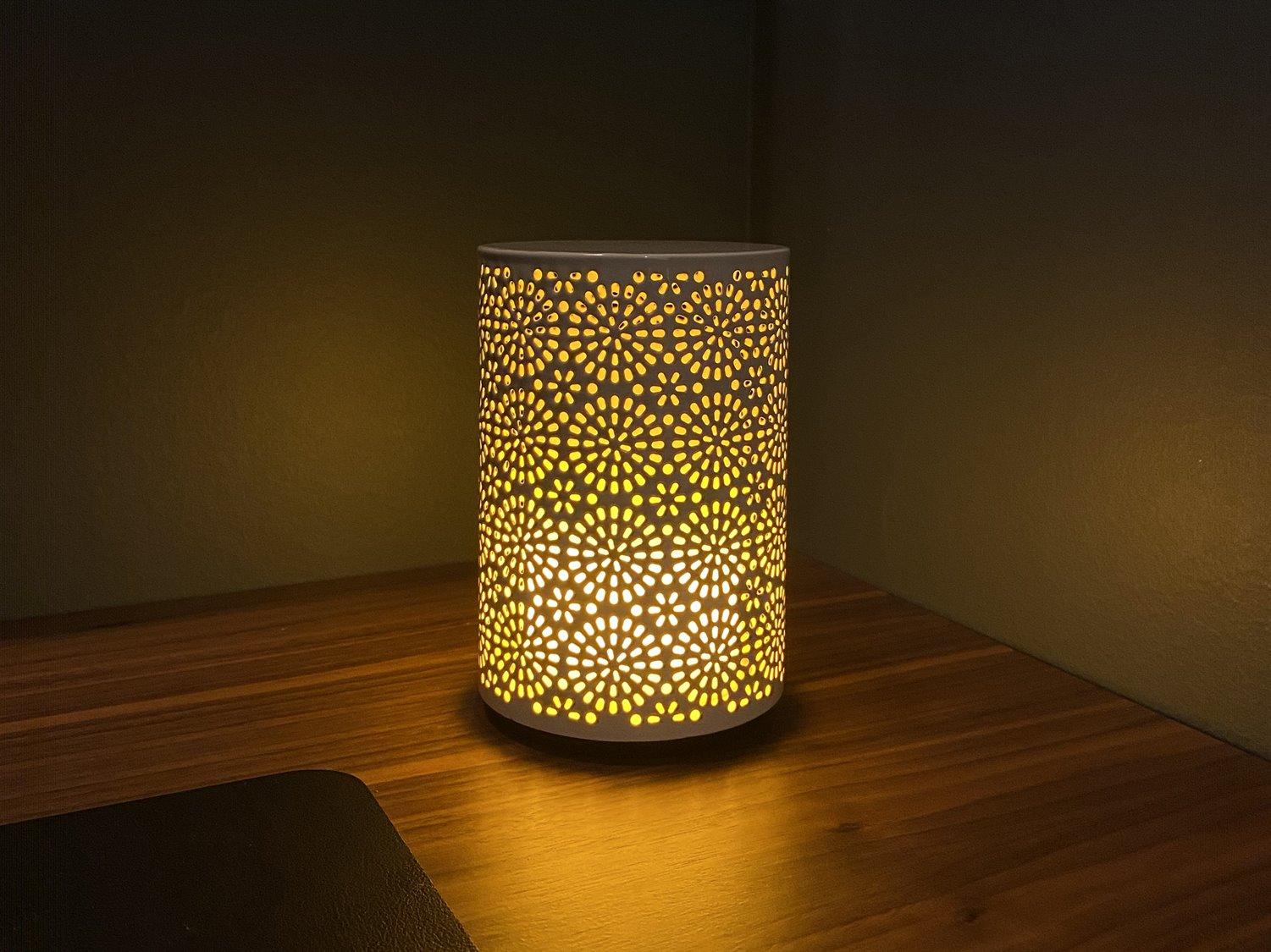 Smart & Green Dancing Flame Shiny White LED Table Lamp