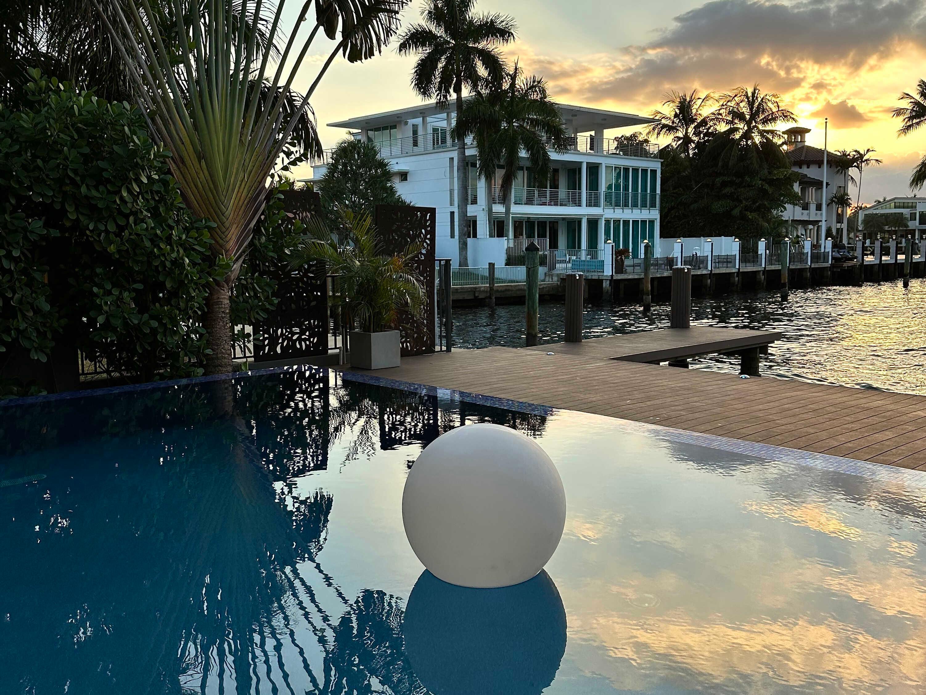 Smart & Green Globe Bluetooth Outdoor LED Light