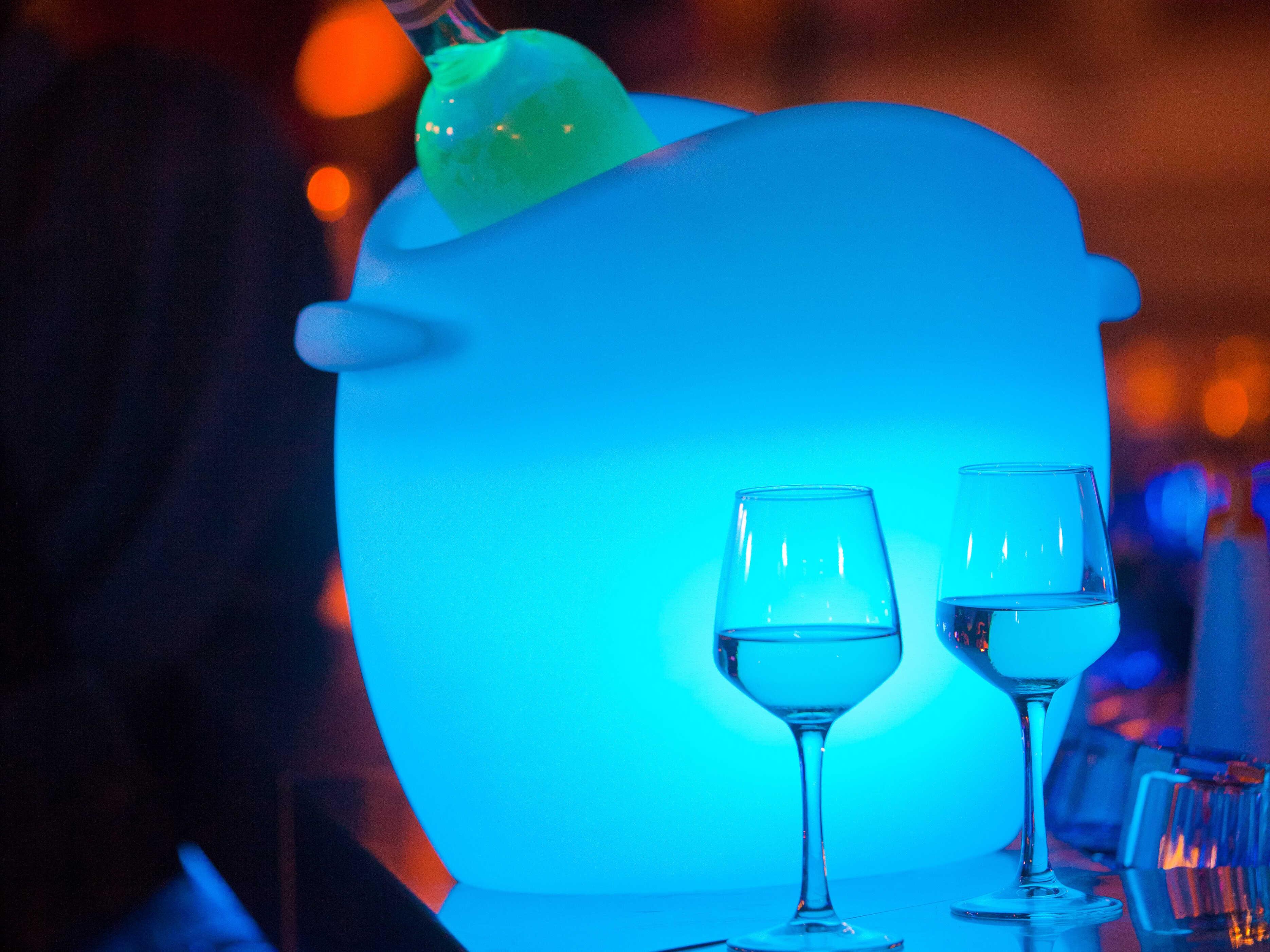 Smart & Green Original So Fresh Bluetooth Outdoor LED Light Champagne Cooler