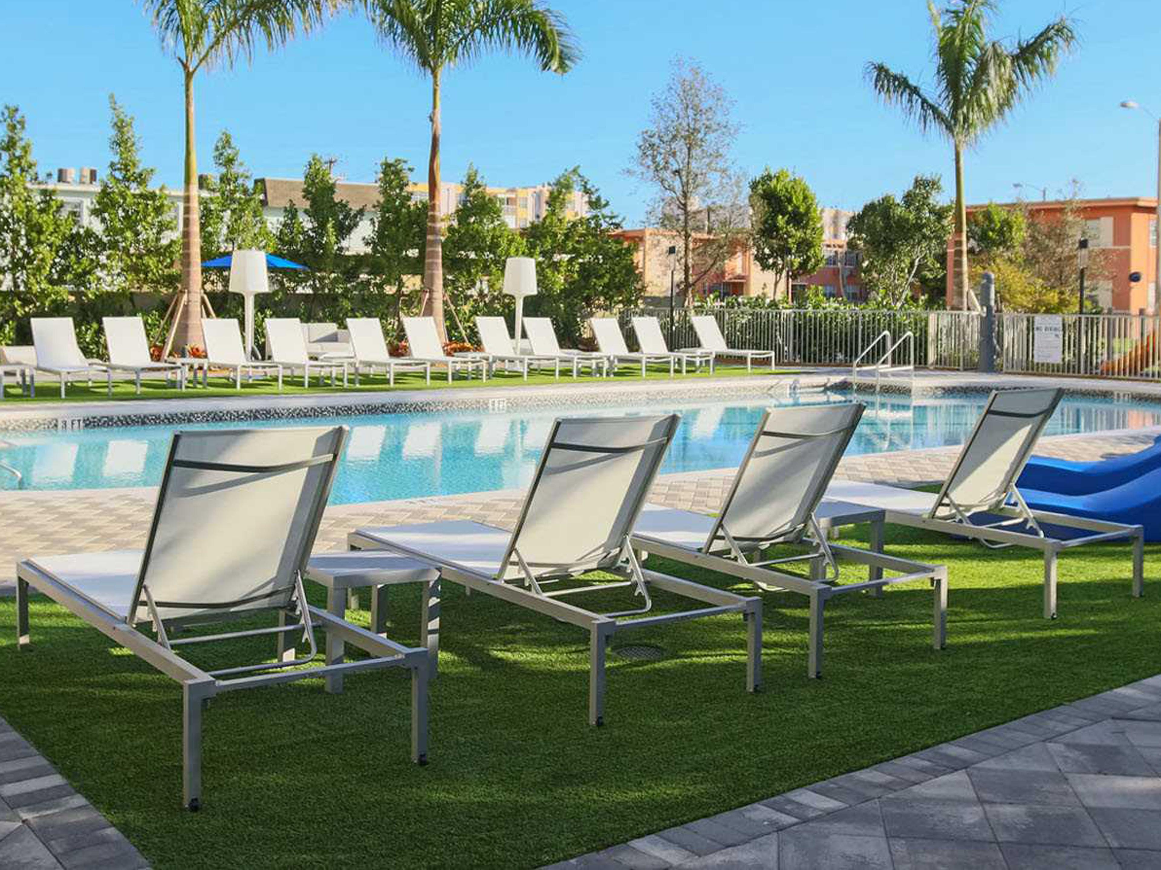 Decoscape Fusion Aluminum Sling Lounge Set